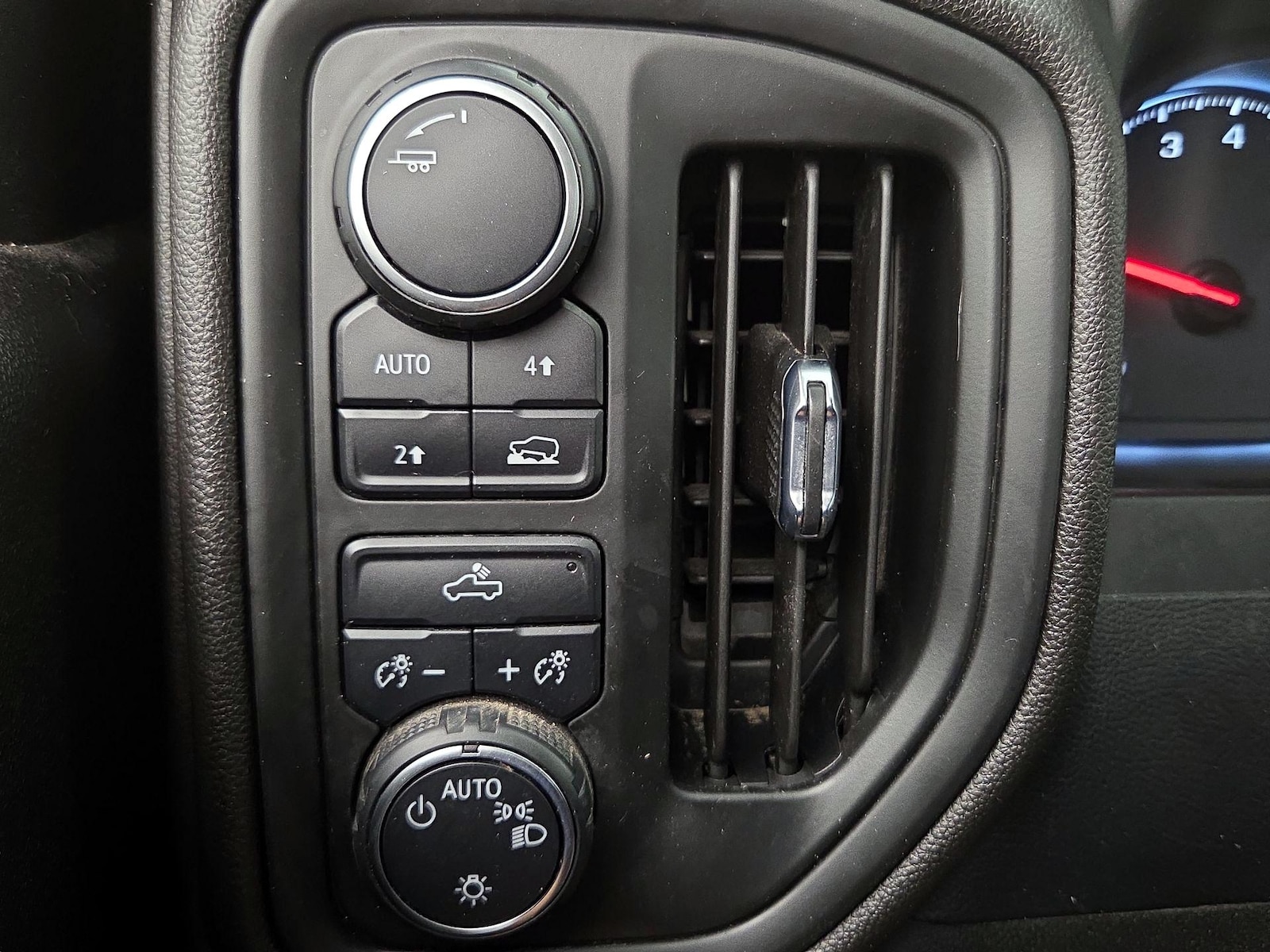 2022 Chevrolet Silverado 1500 Limited Custom - Photo 14