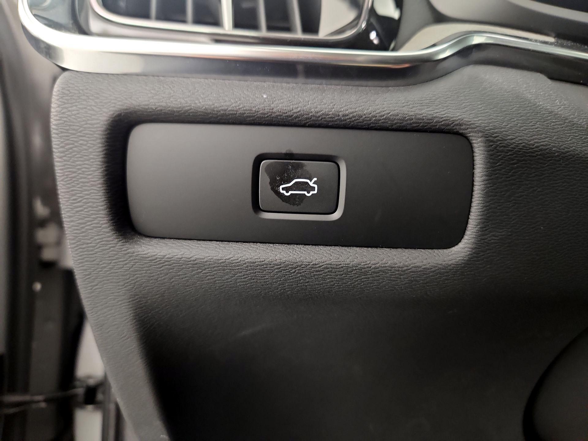 Thumbnail: 2024 Volvo S60 - 13