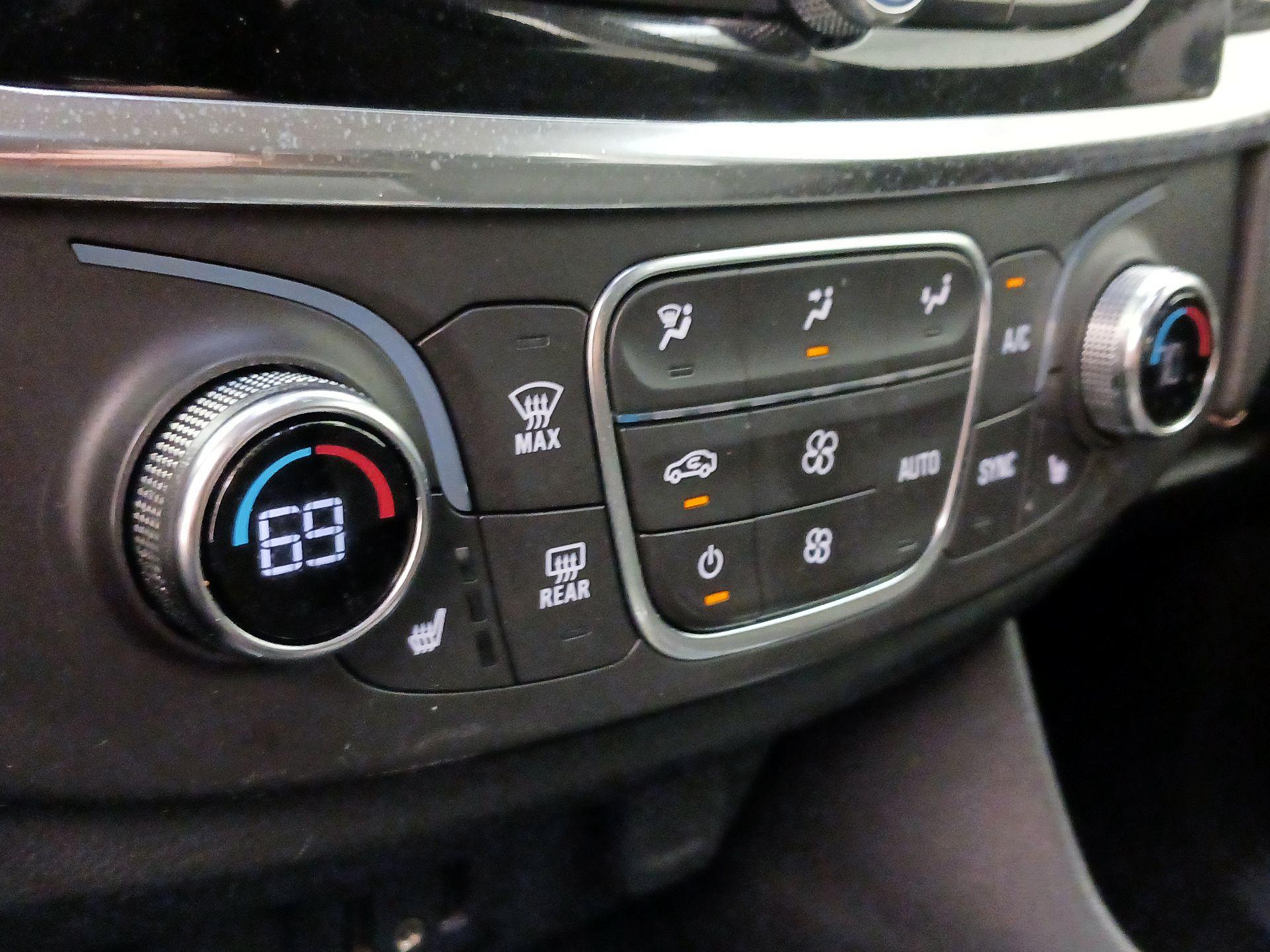 Thumbnail: 2019 Chevrolet Traverse - 16