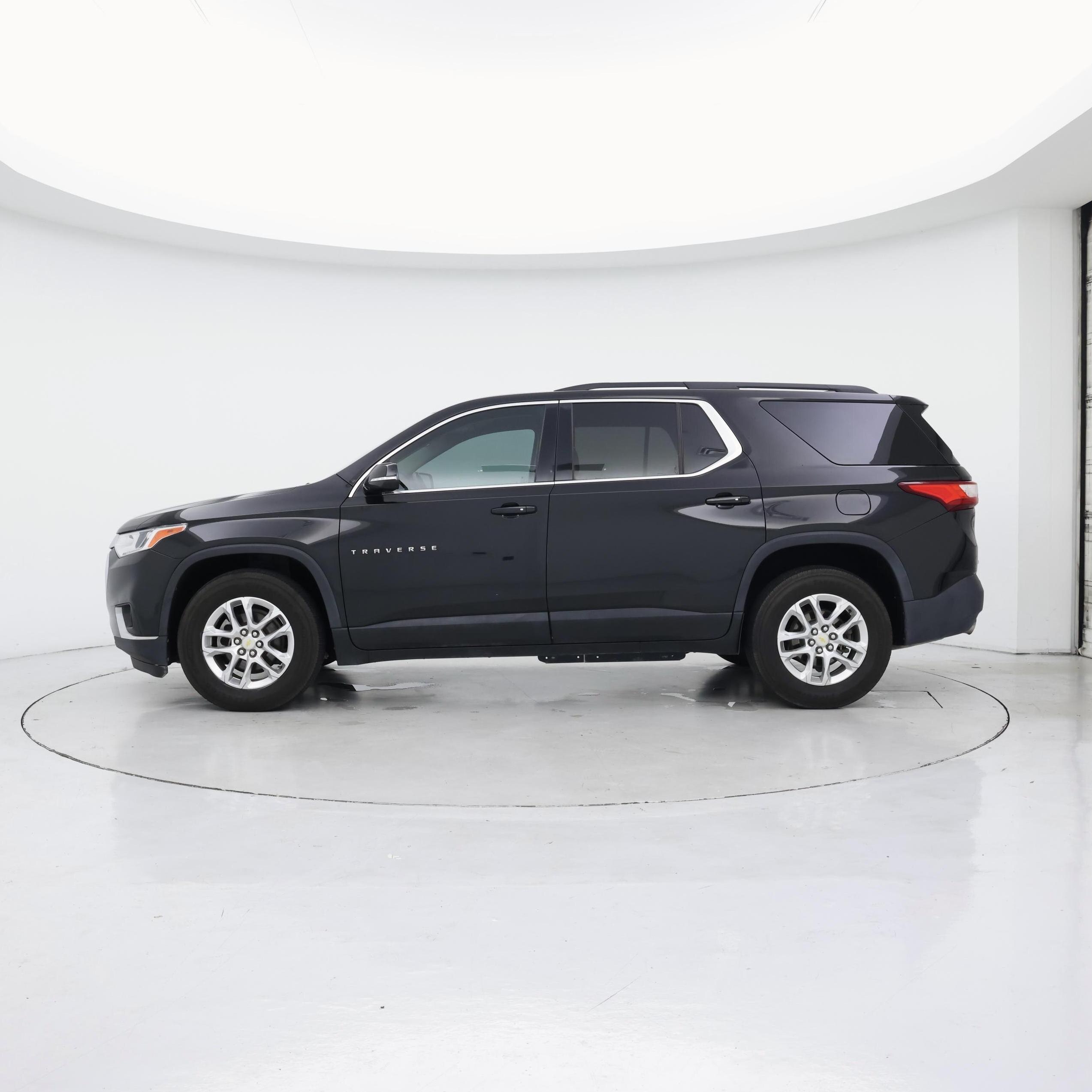 Thumbnail: 2019 Chevrolet Traverse - 3