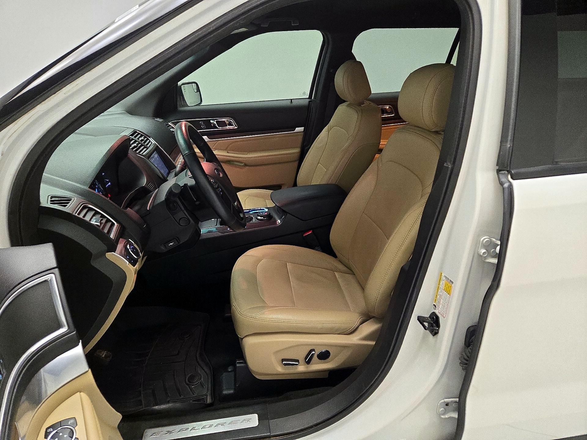 Thumbnail: 2016 Ford Explorer - 9