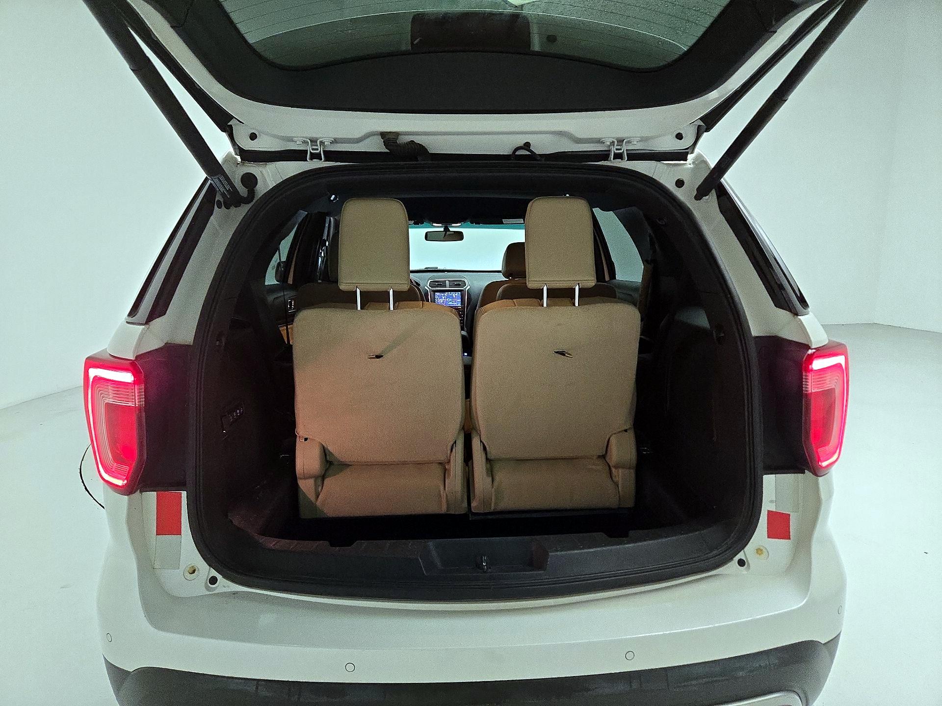 Thumbnail: 2016 Ford Explorer - 20