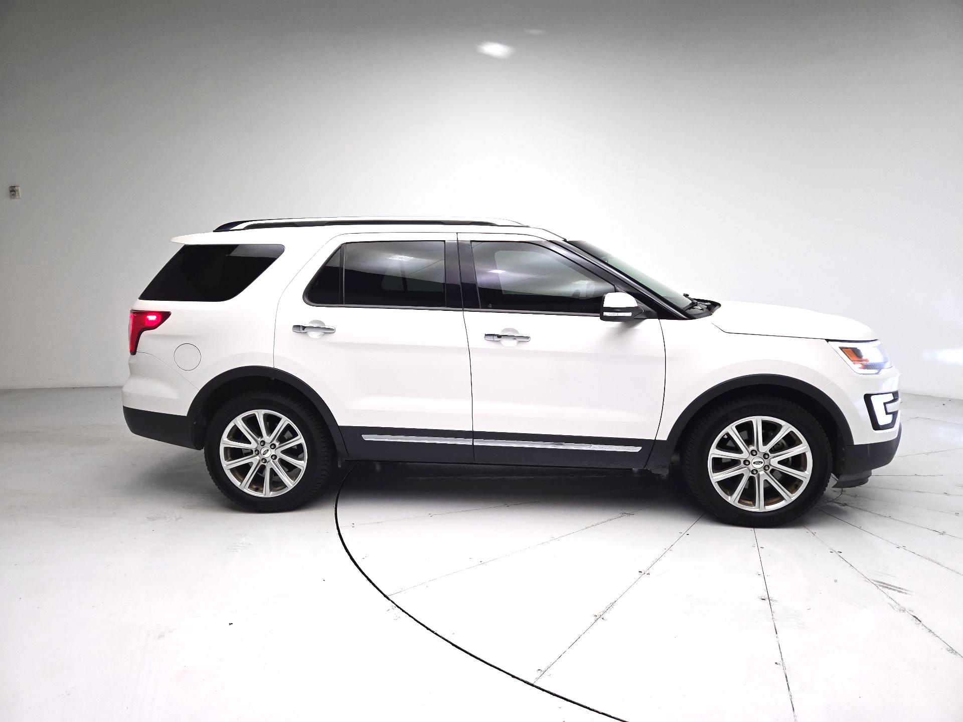 Thumbnail: 2016 Ford Explorer - 4