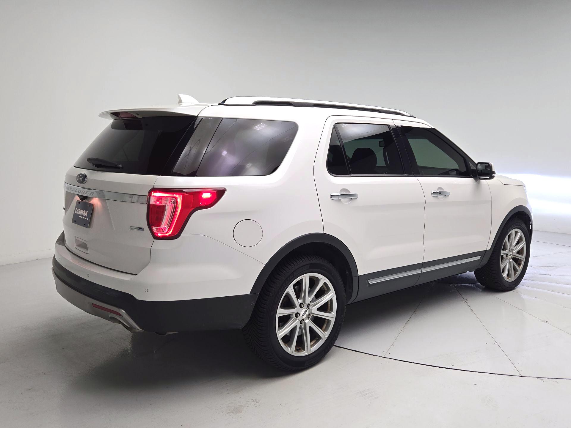 Thumbnail: 2016 Ford Explorer - 5