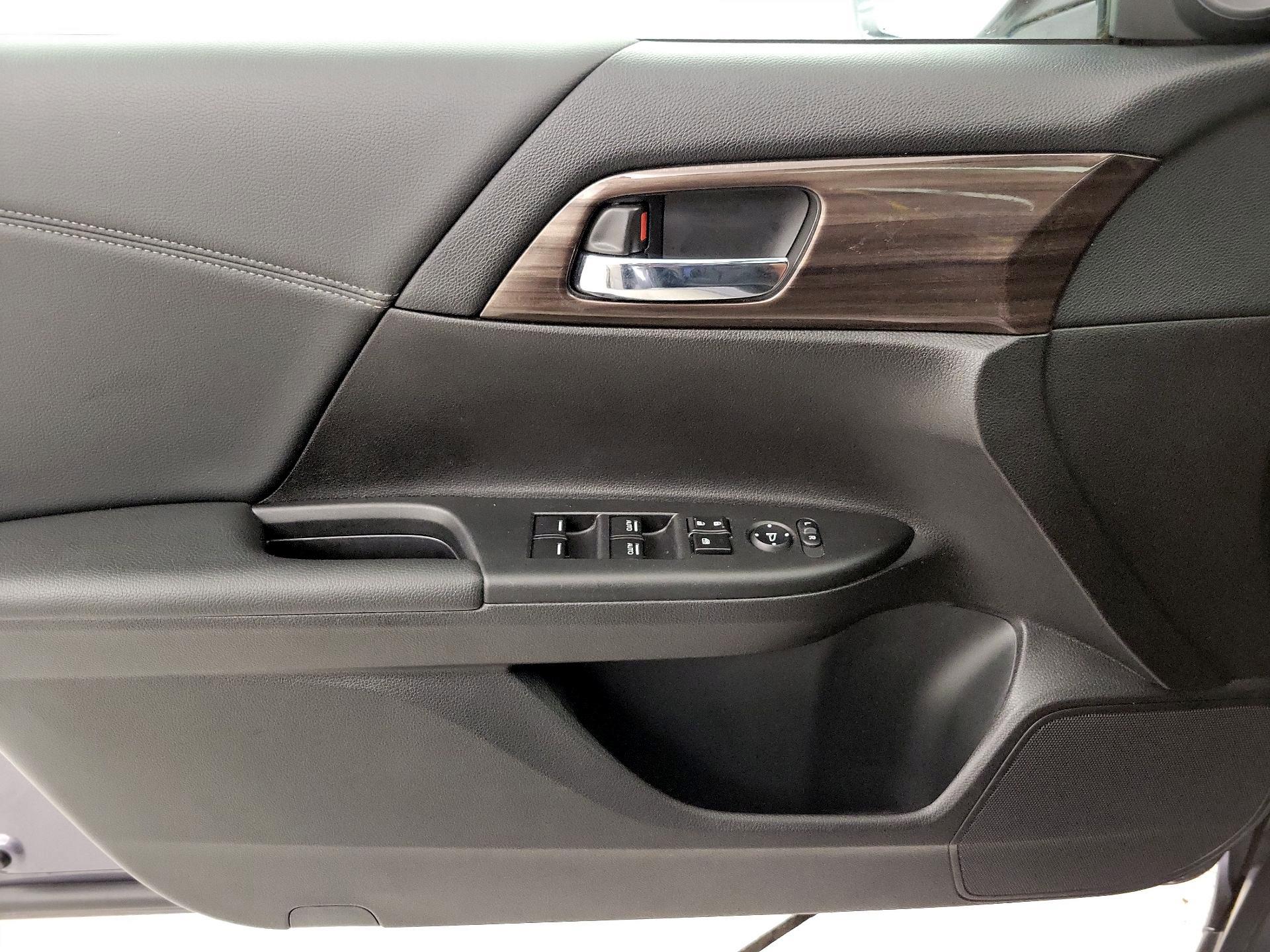 Thumbnail: 2016 Honda Accord - 10