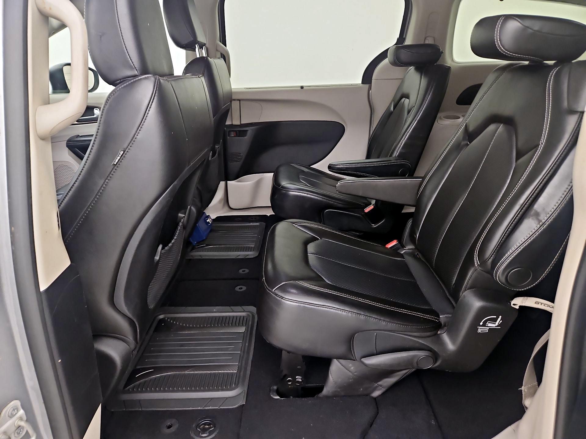 Thumbnail: 2021 Chrysler Voyager - 19