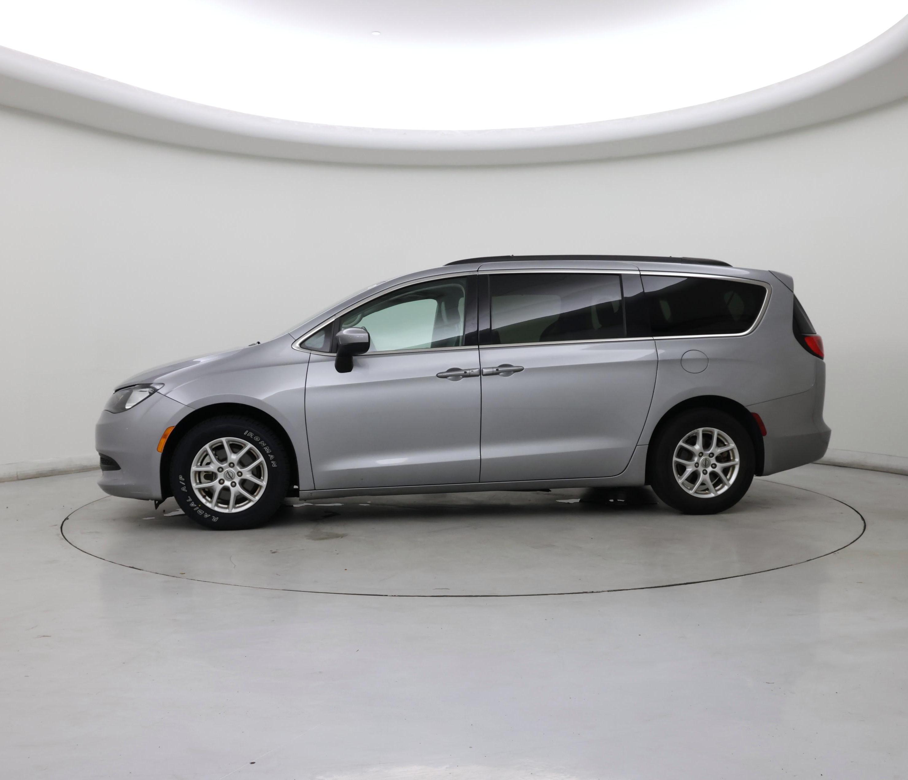 Thumbnail: 2021 Chrysler Voyager - 3