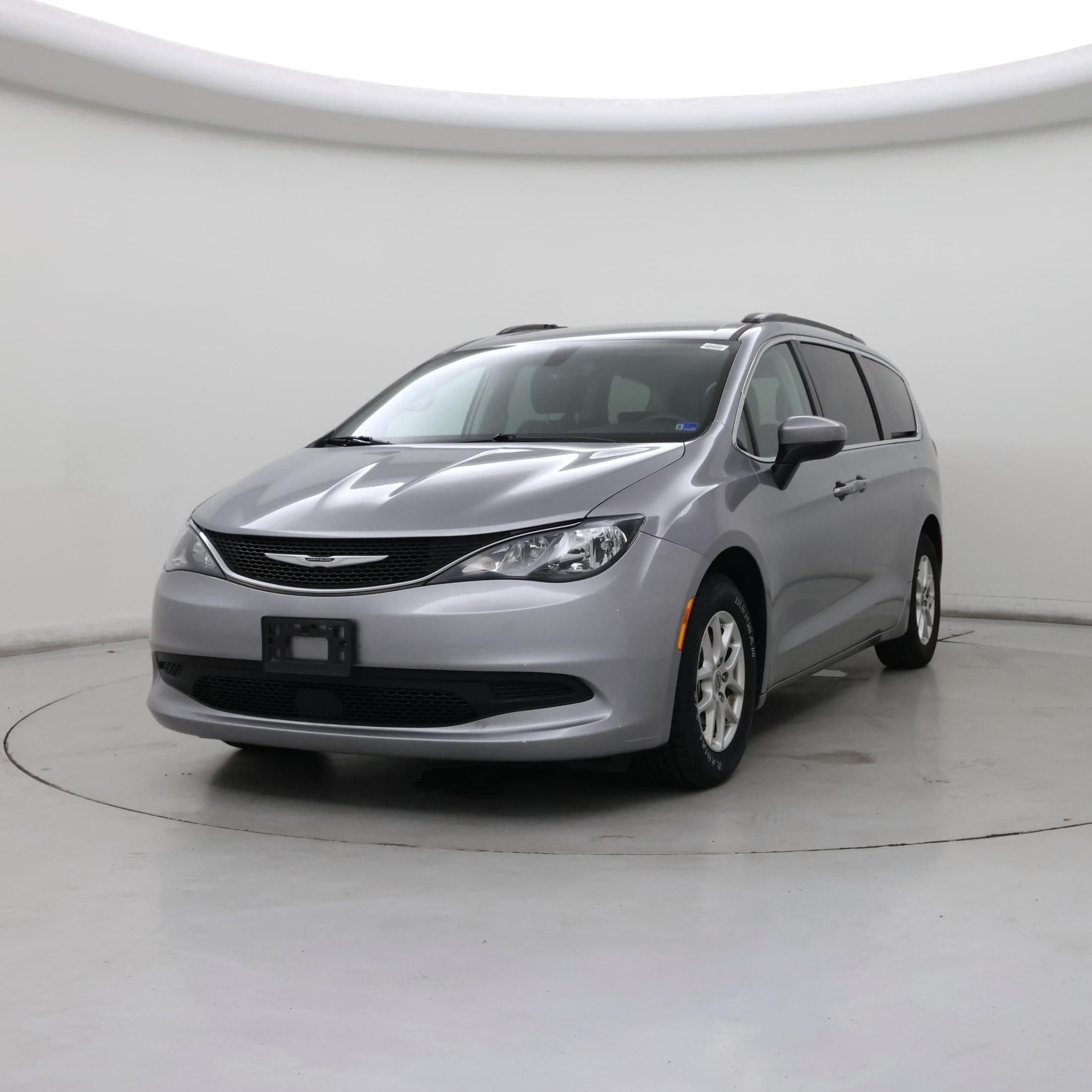 Thumbnail: 2021 Chrysler Voyager - 4