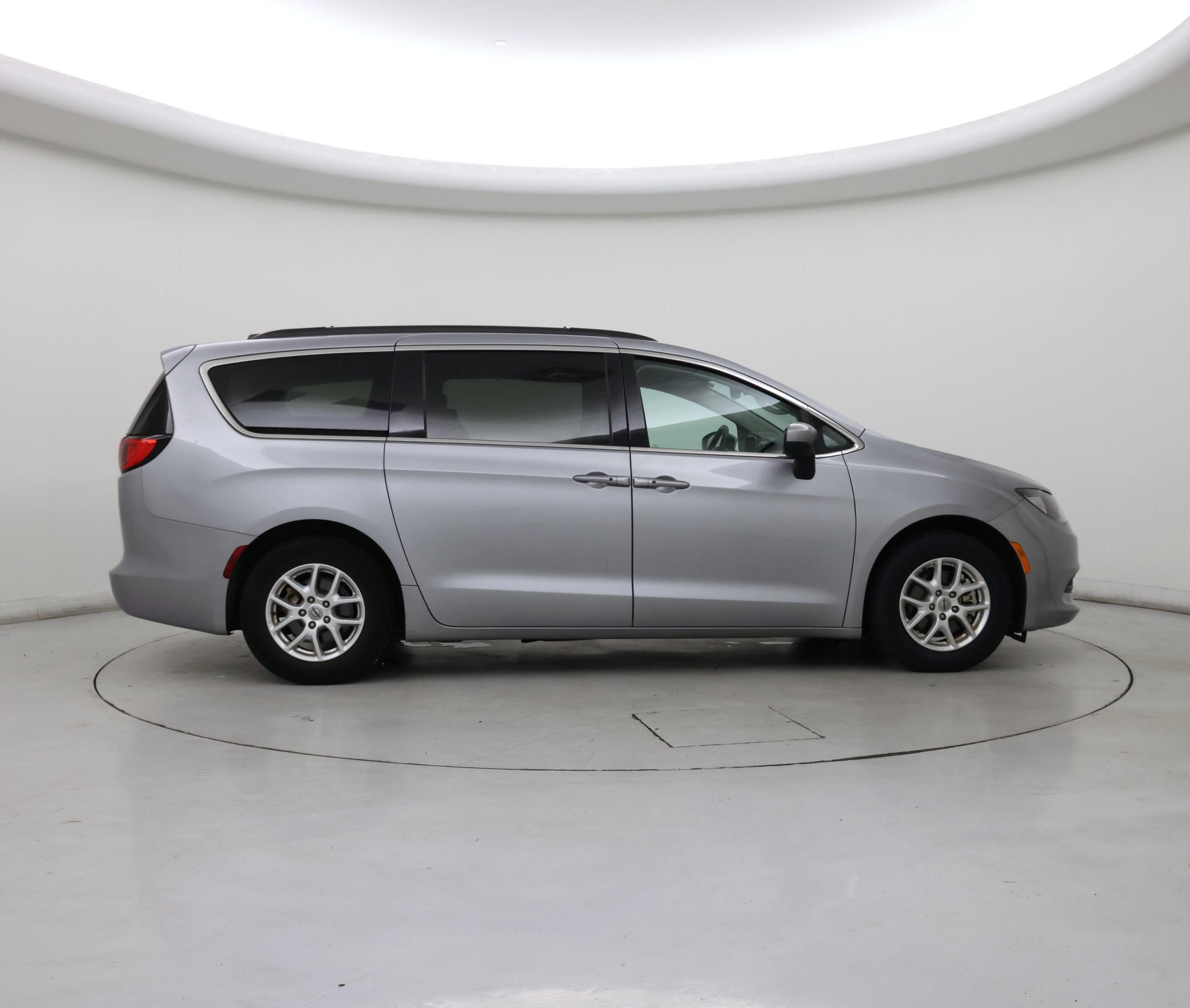 Thumbnail: 2021 Chrysler Voyager - 7