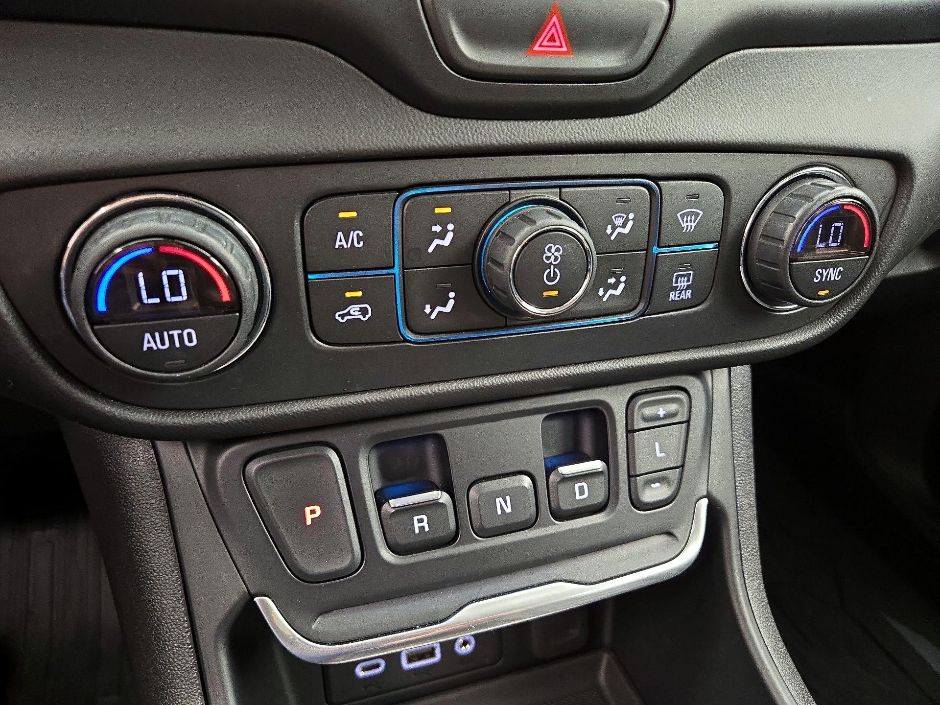 Thumbnail: 2020 GMC Terrain - 17