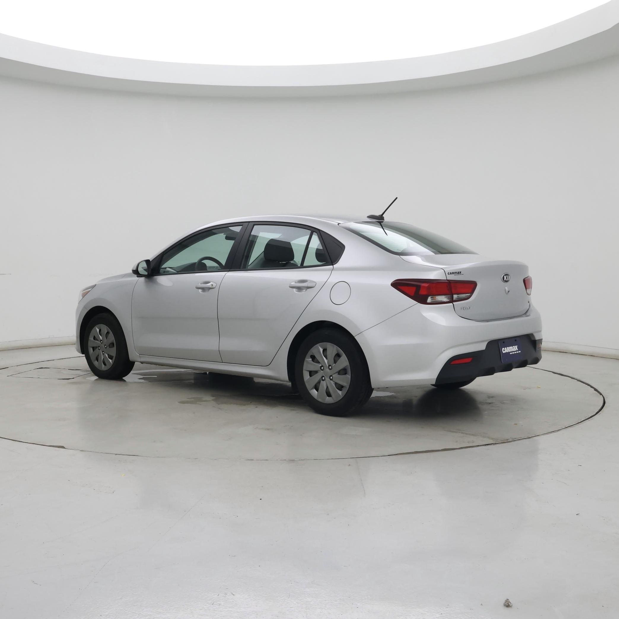Thumbnail: 2020 Kia Rio - 3