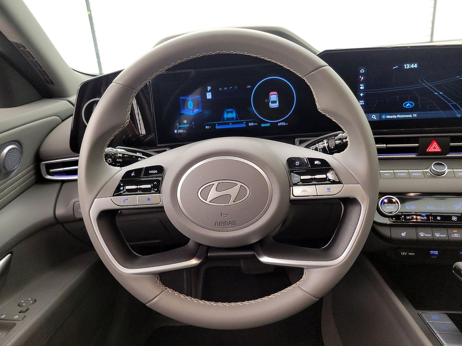2024 Hyundai Elantra SEL - Photo 11