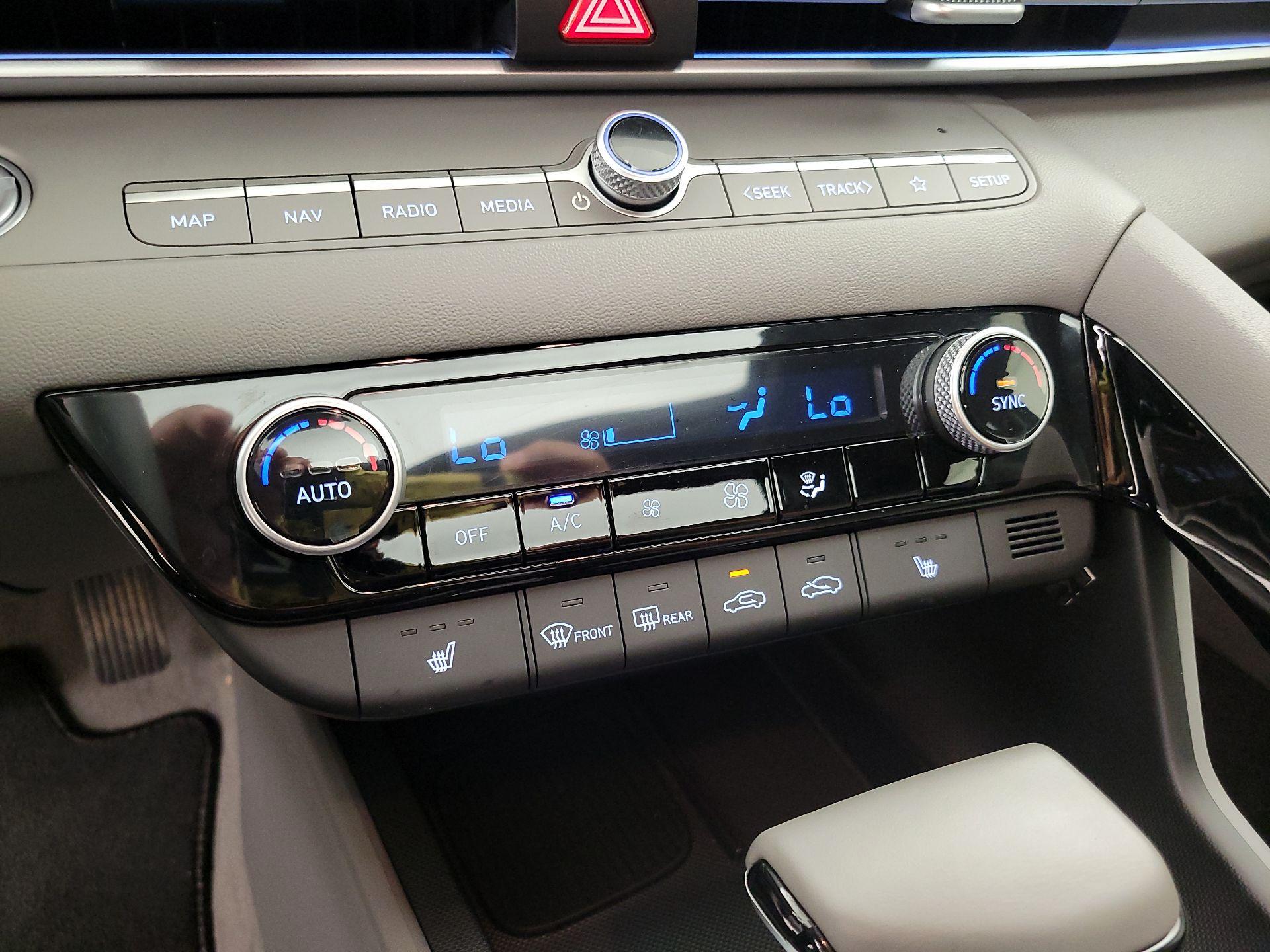 Thumbnail: 2024 Hyundai Elantra - 17