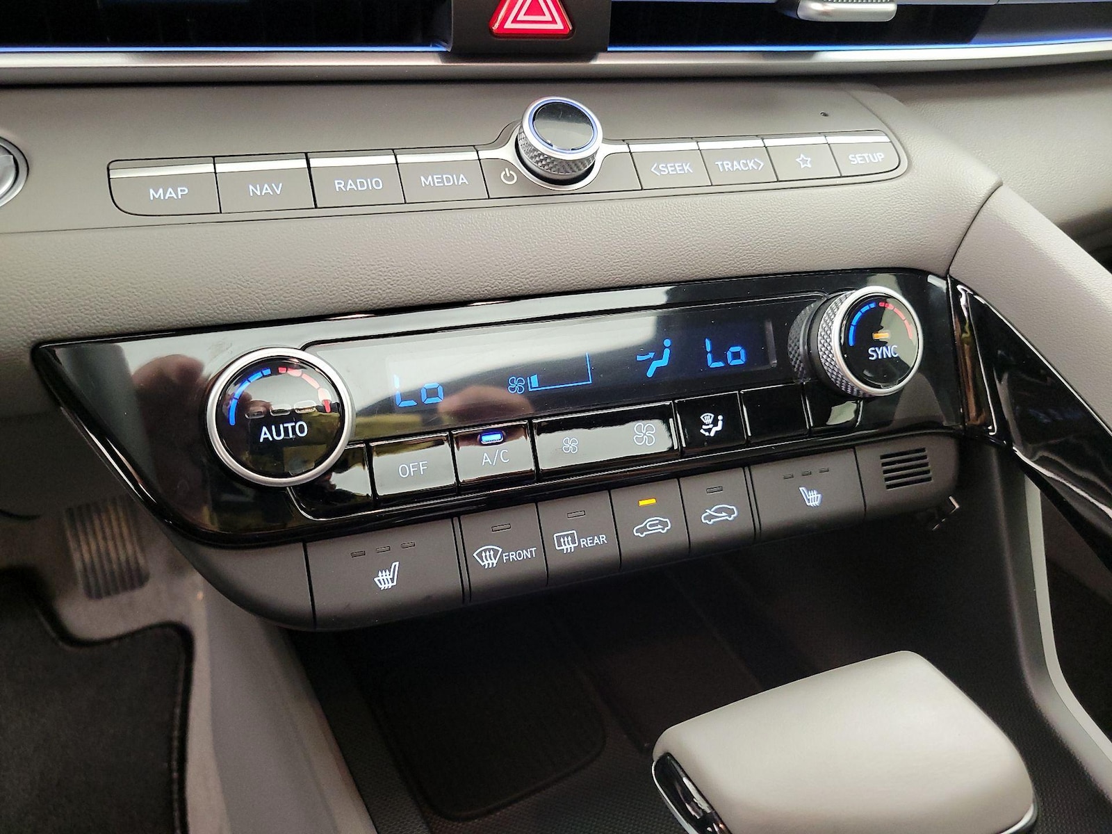 2024 Hyundai Elantra SEL - Photo 18