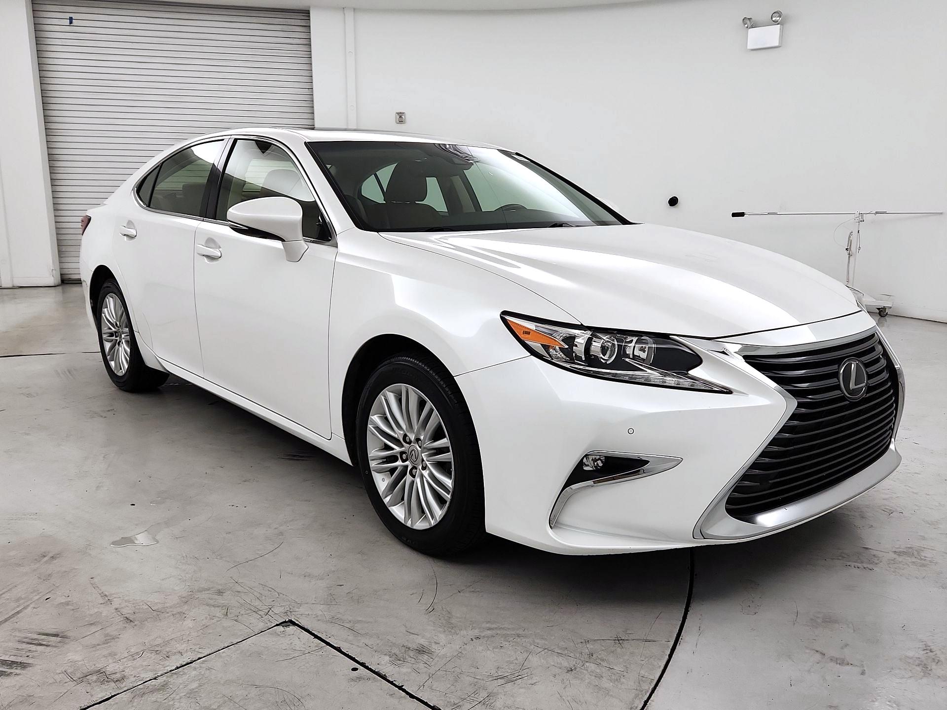 Thumbnail: 2016 Lexus ES - 1