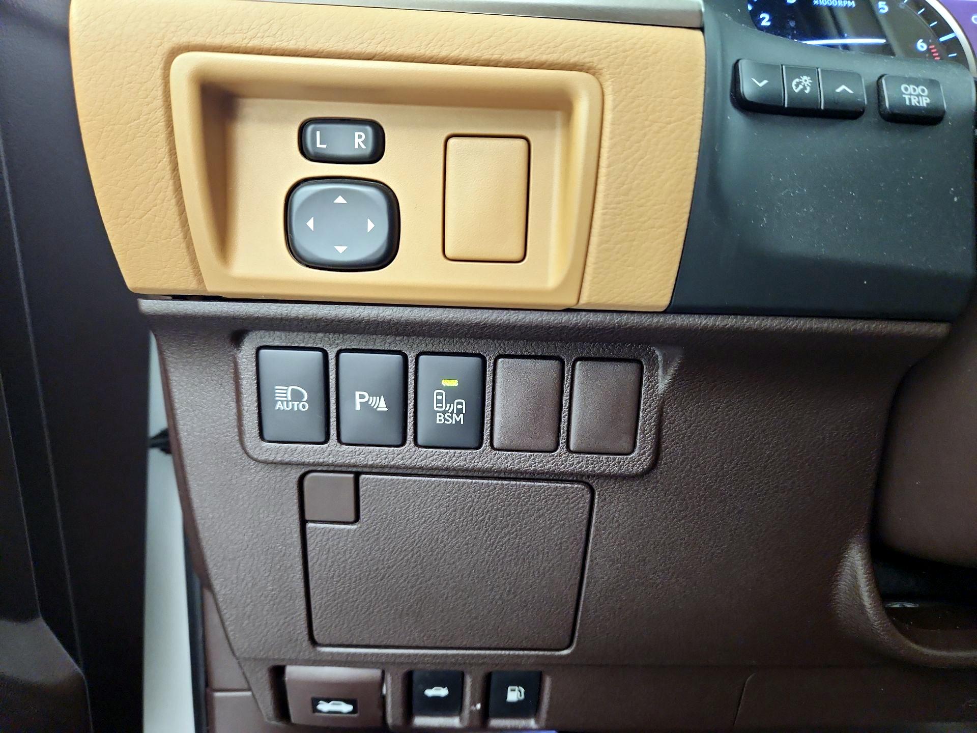 Thumbnail: 2016 Lexus ES - 11