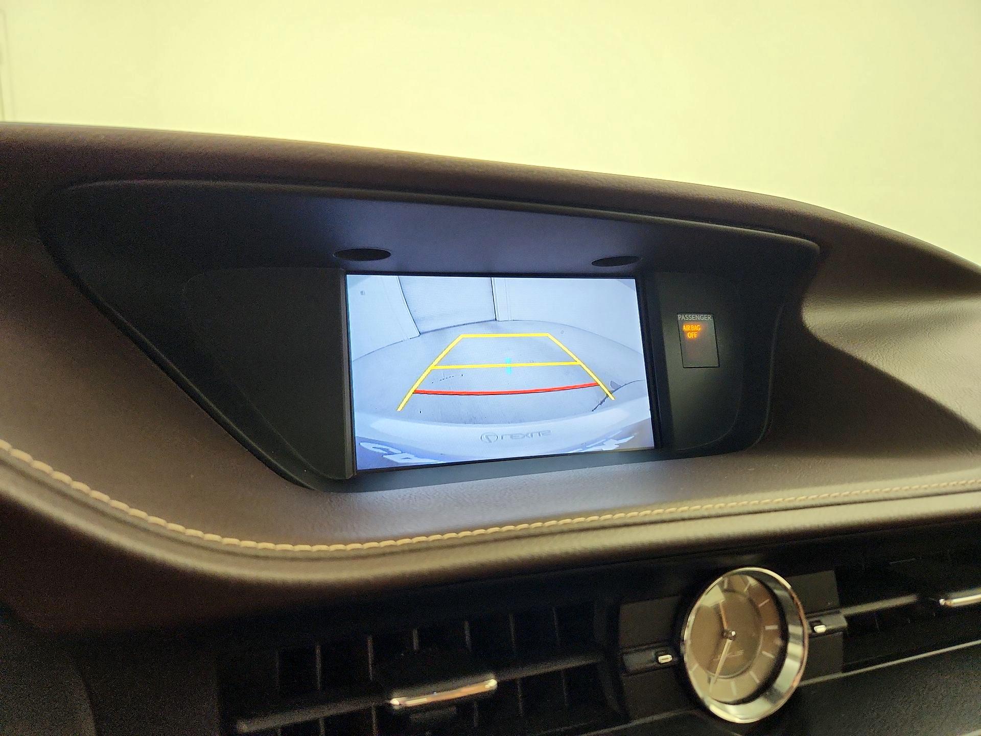Thumbnail: 2016 Lexus ES - 12