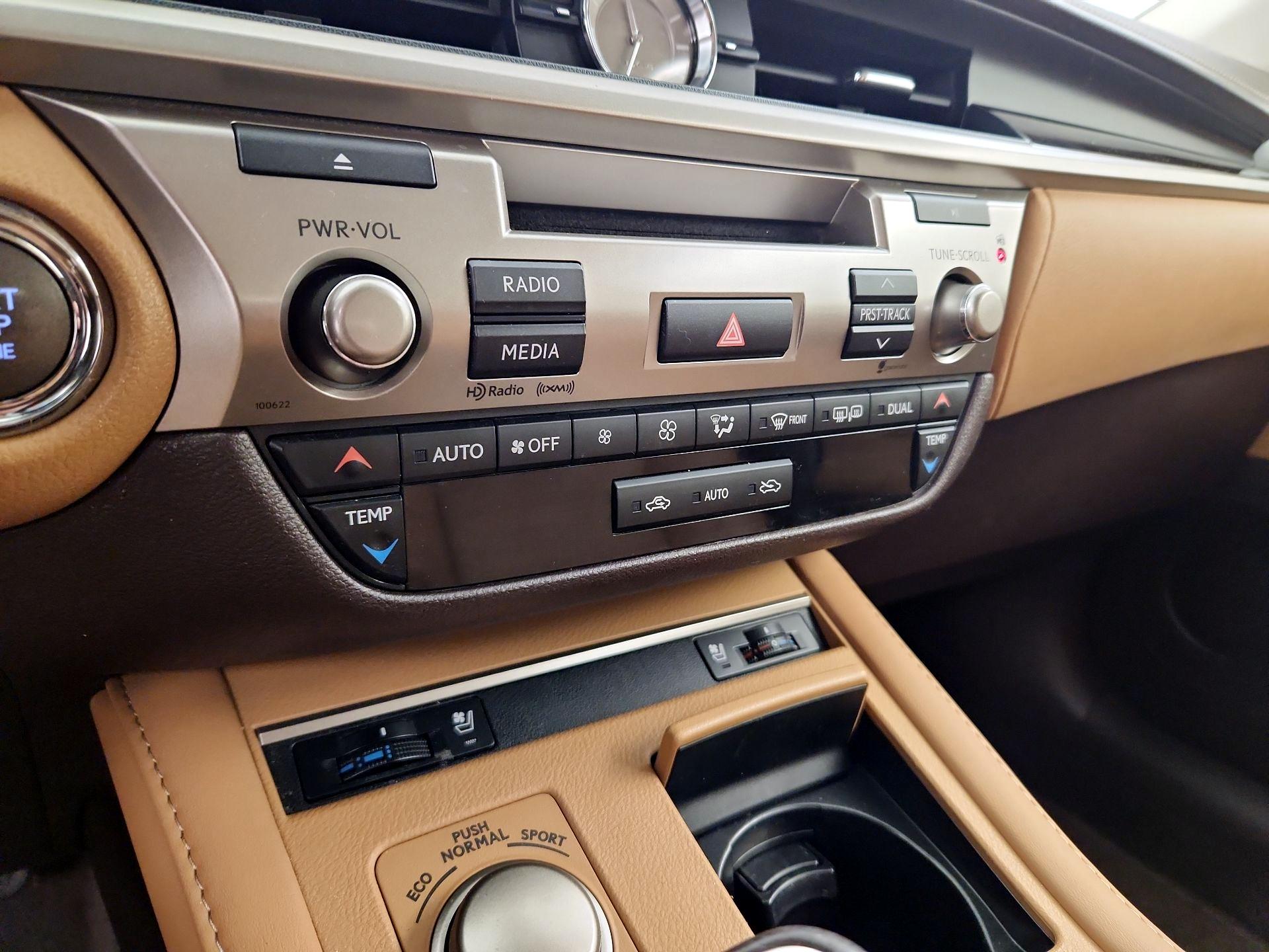 Thumbnail: 2016 Lexus ES - 14
