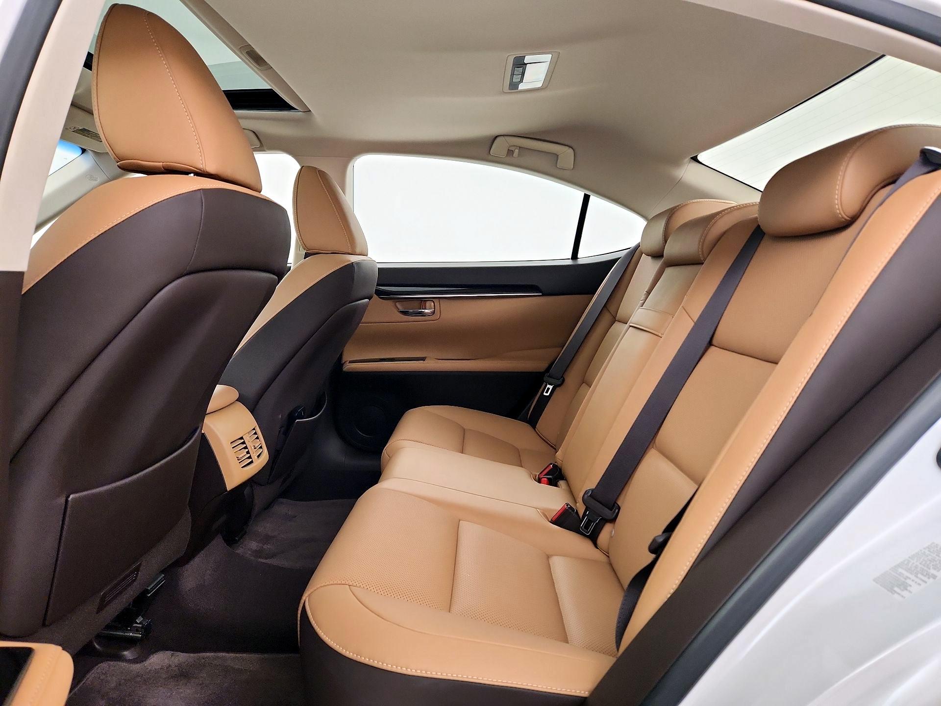 Thumbnail: 2016 Lexus ES - 18