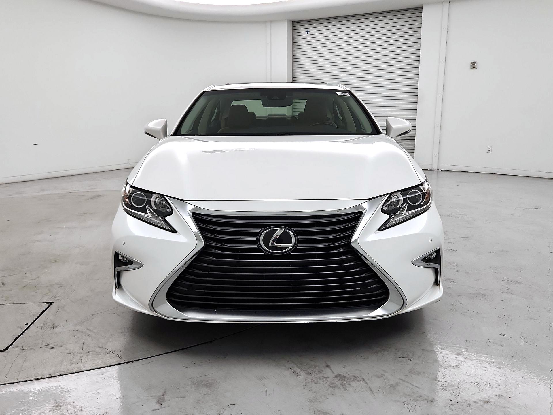 Thumbnail: 2016 Lexus ES - 2