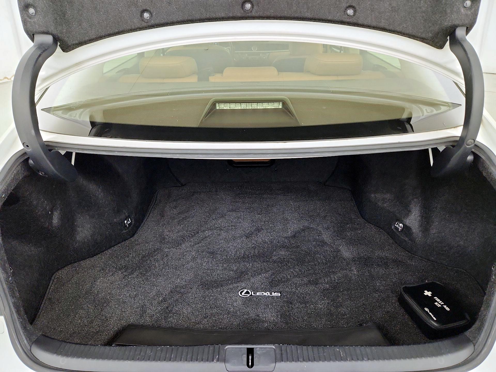 Thumbnail: 2016 Lexus ES - 19