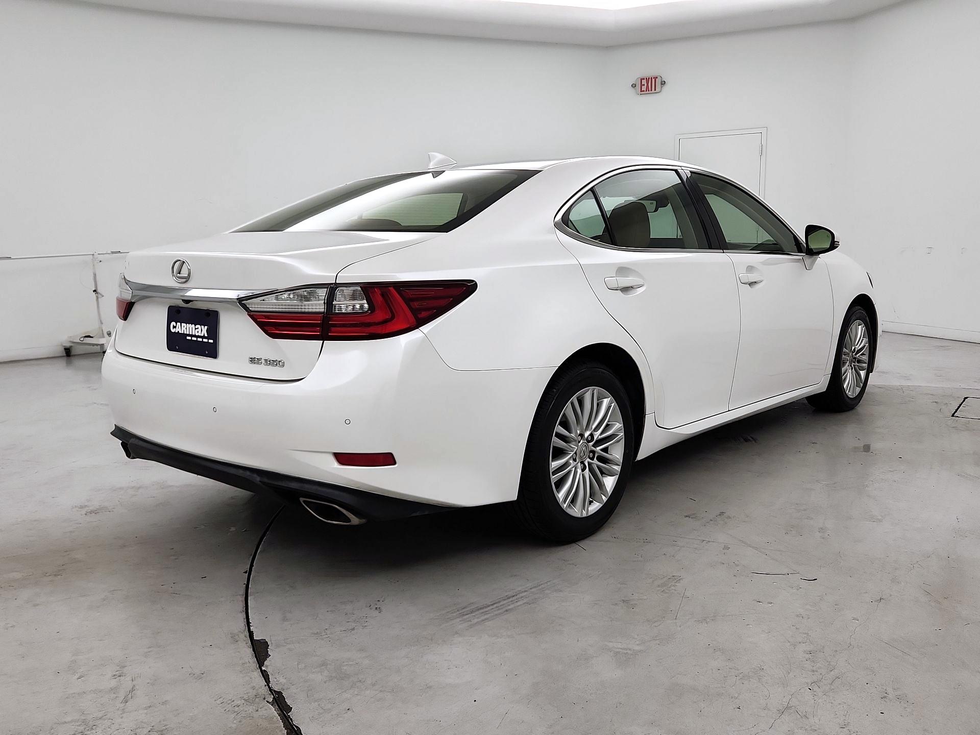 Thumbnail: 2016 Lexus ES - 5