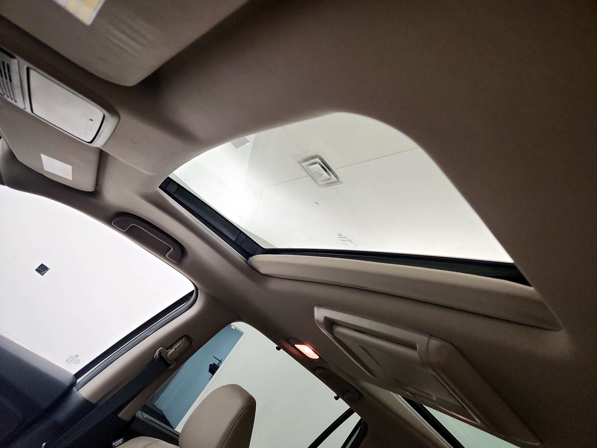 Thumbnail: 2017 Honda Pilot - 18