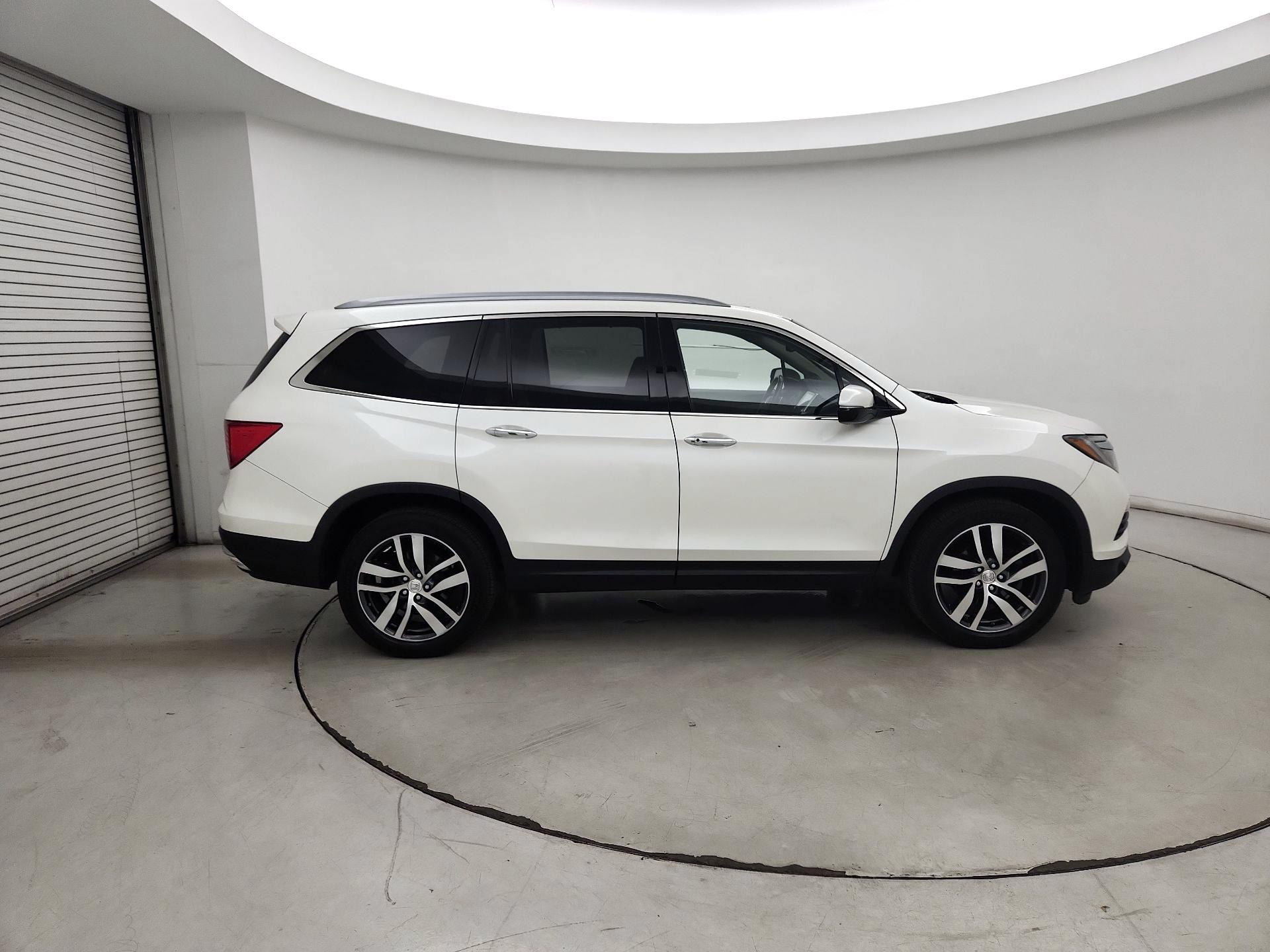 Thumbnail: 2017 Honda Pilot - 4