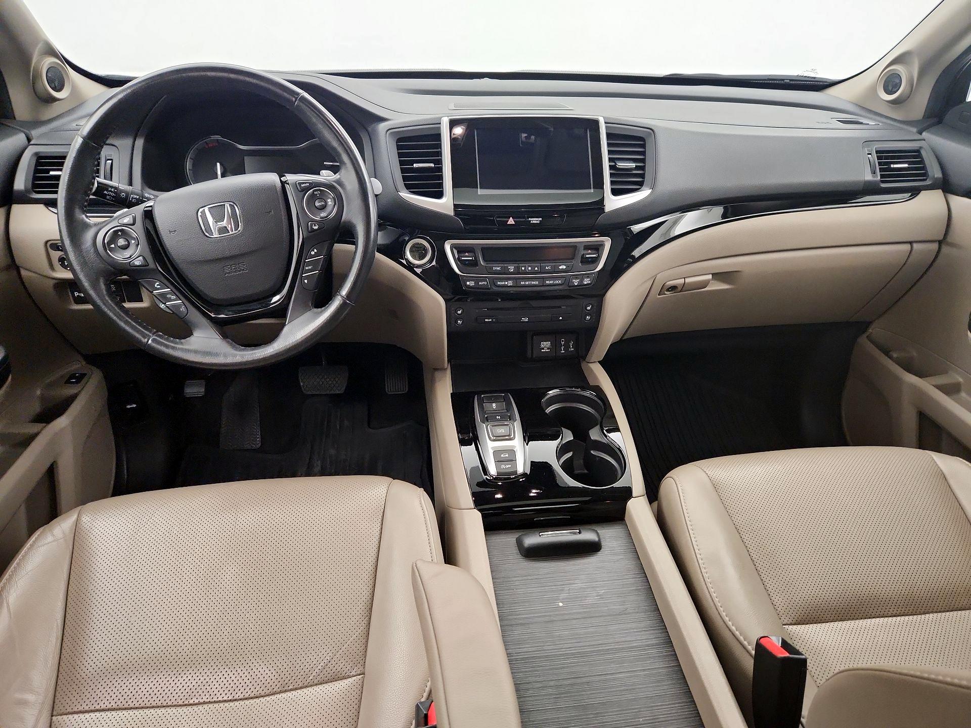 Thumbnail: 2017 Honda Pilot - 8