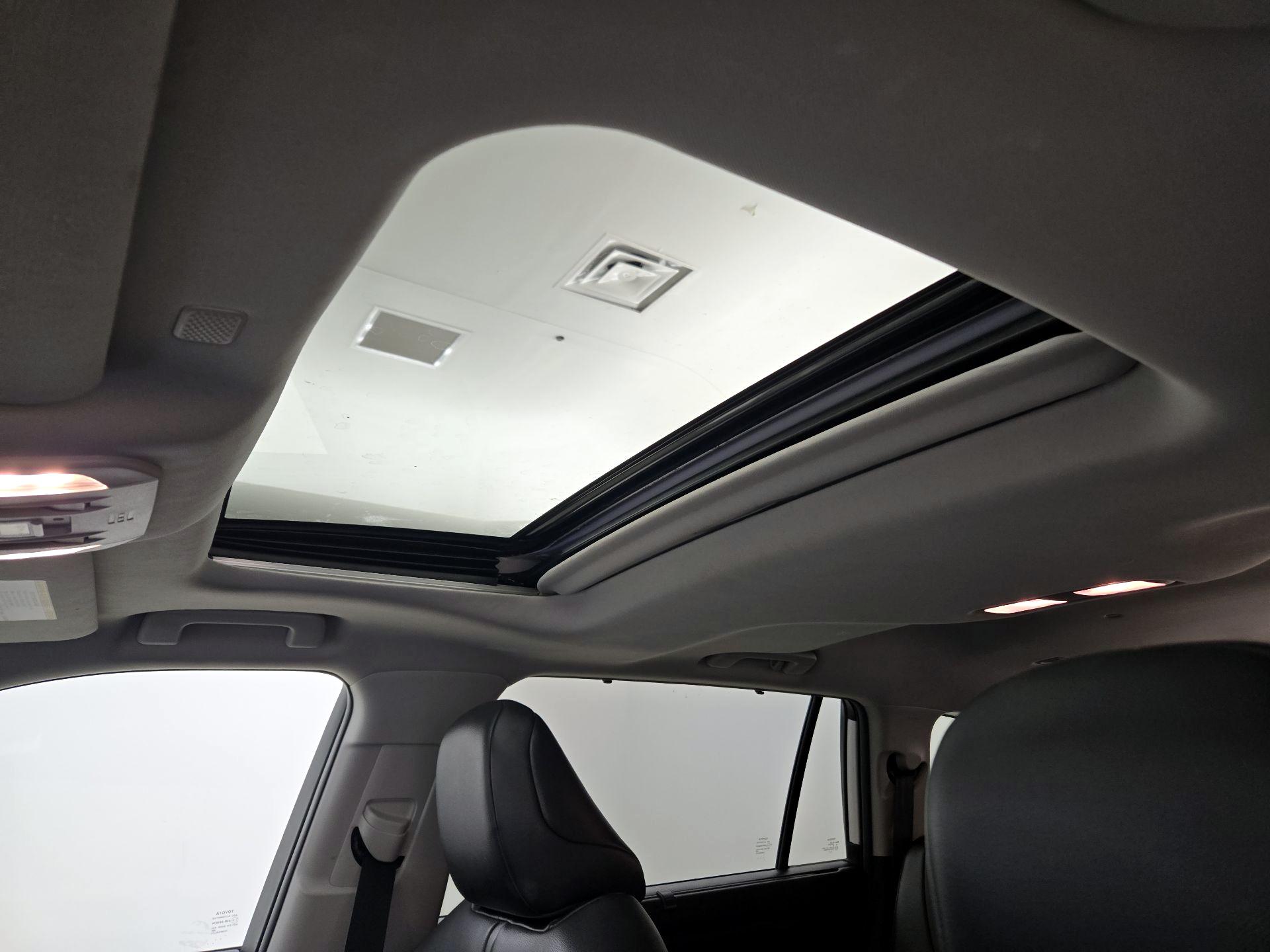 Thumbnail: 2021 Toyota Highlander - 20