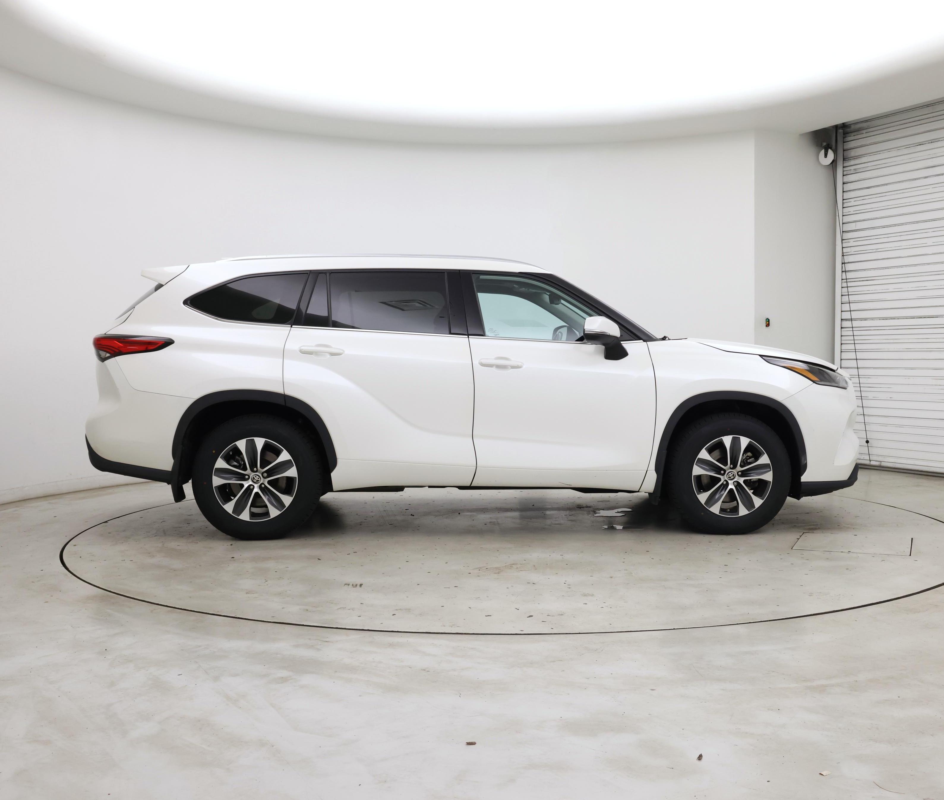 Thumbnail: 2021 Toyota Highlander - 7