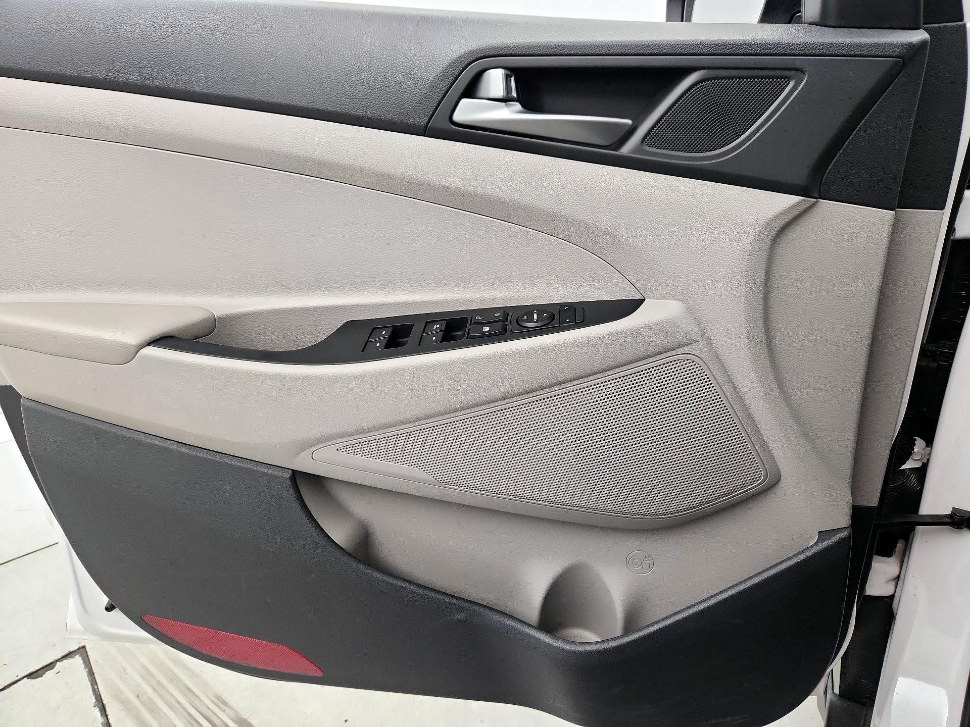 Thumbnail: 2016 Hyundai Tucson - 12