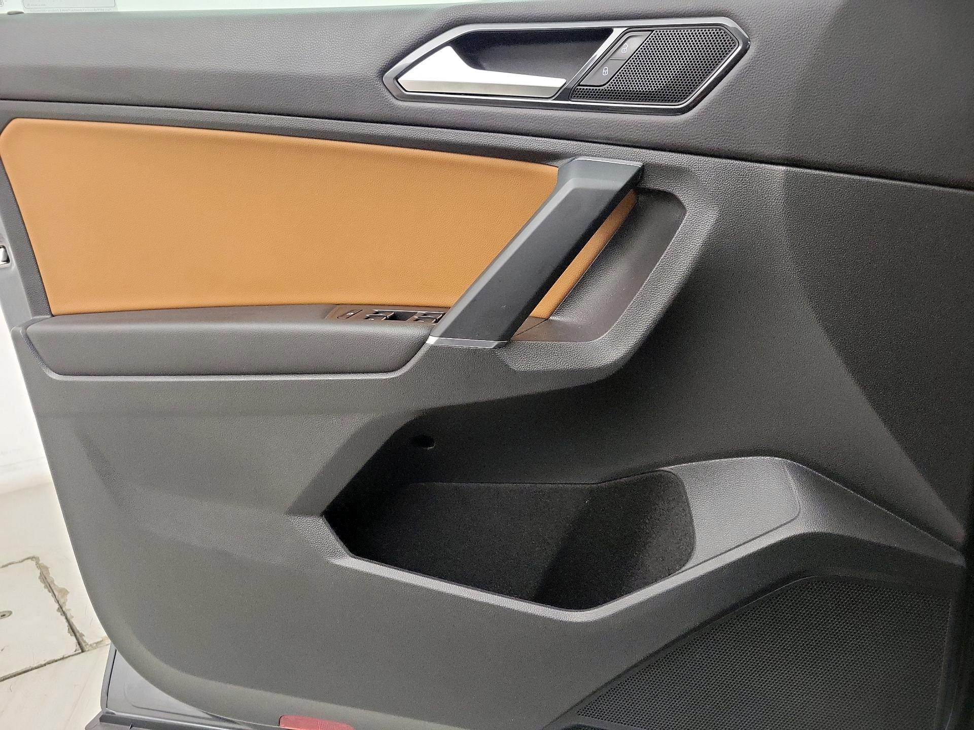 Thumbnail: 2018 Volkswagen Tiguan - 12