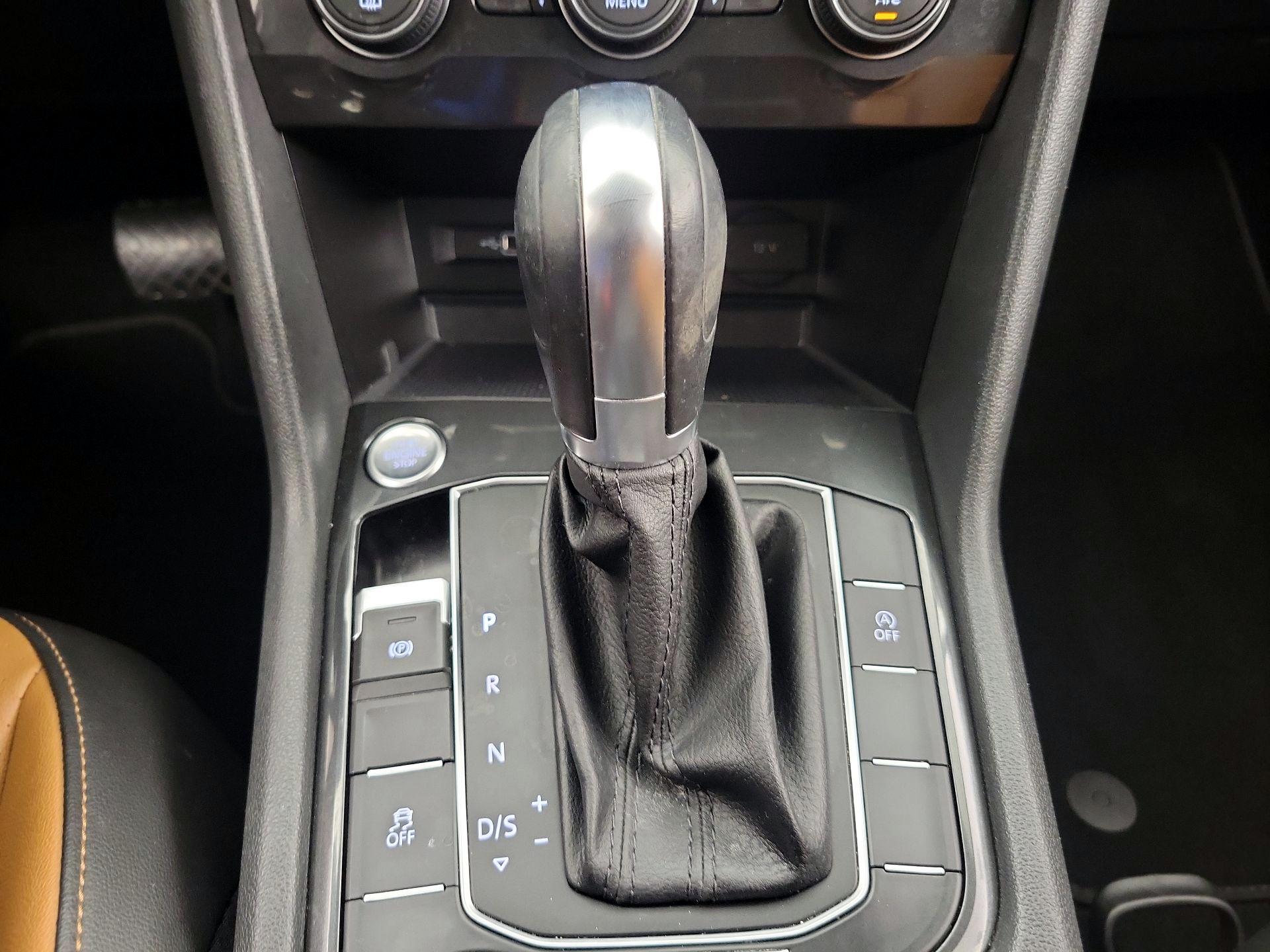 Thumbnail: 2018 Volkswagen Tiguan - 17