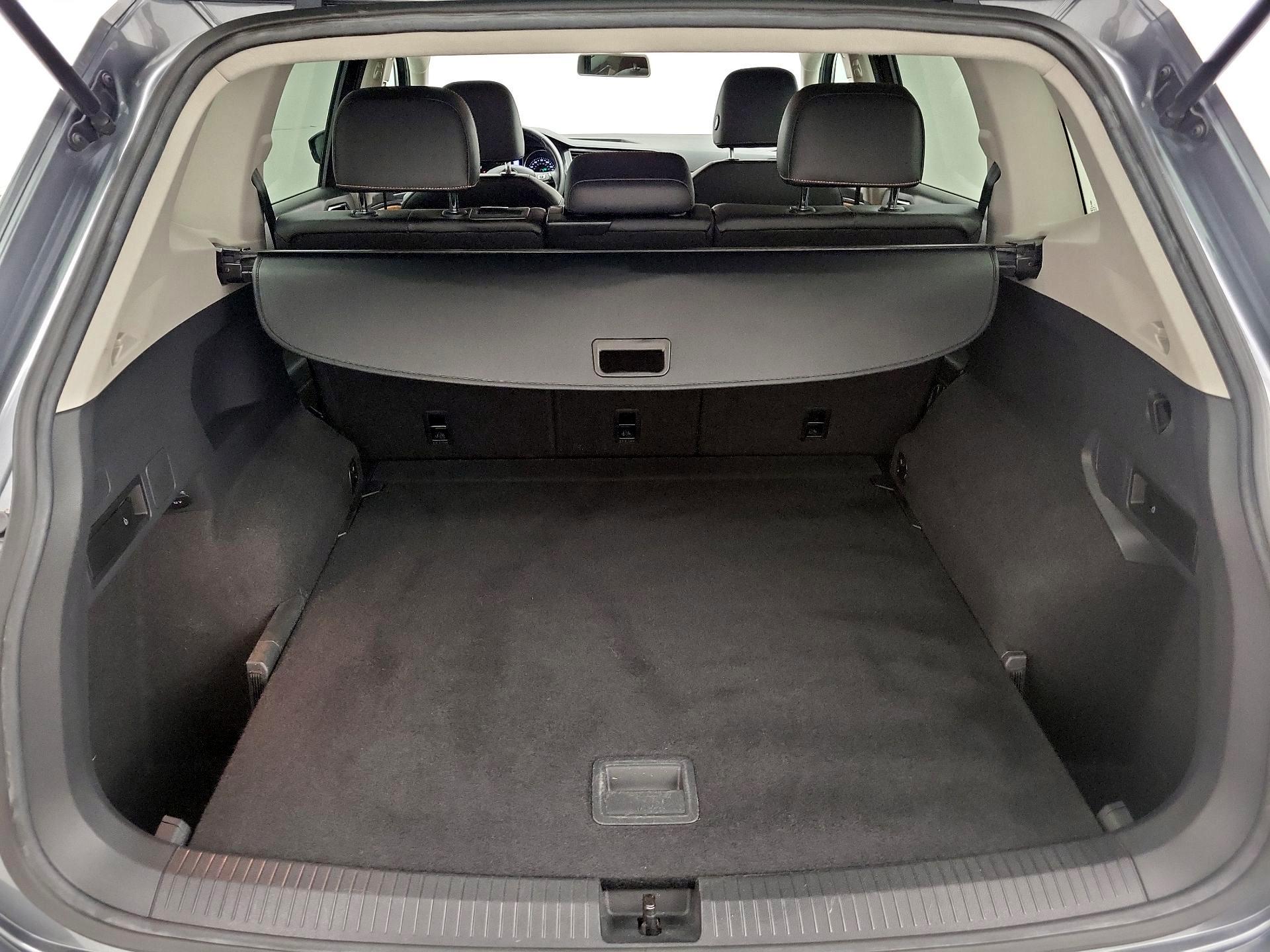 Thumbnail: 2018 Volkswagen Tiguan - 20