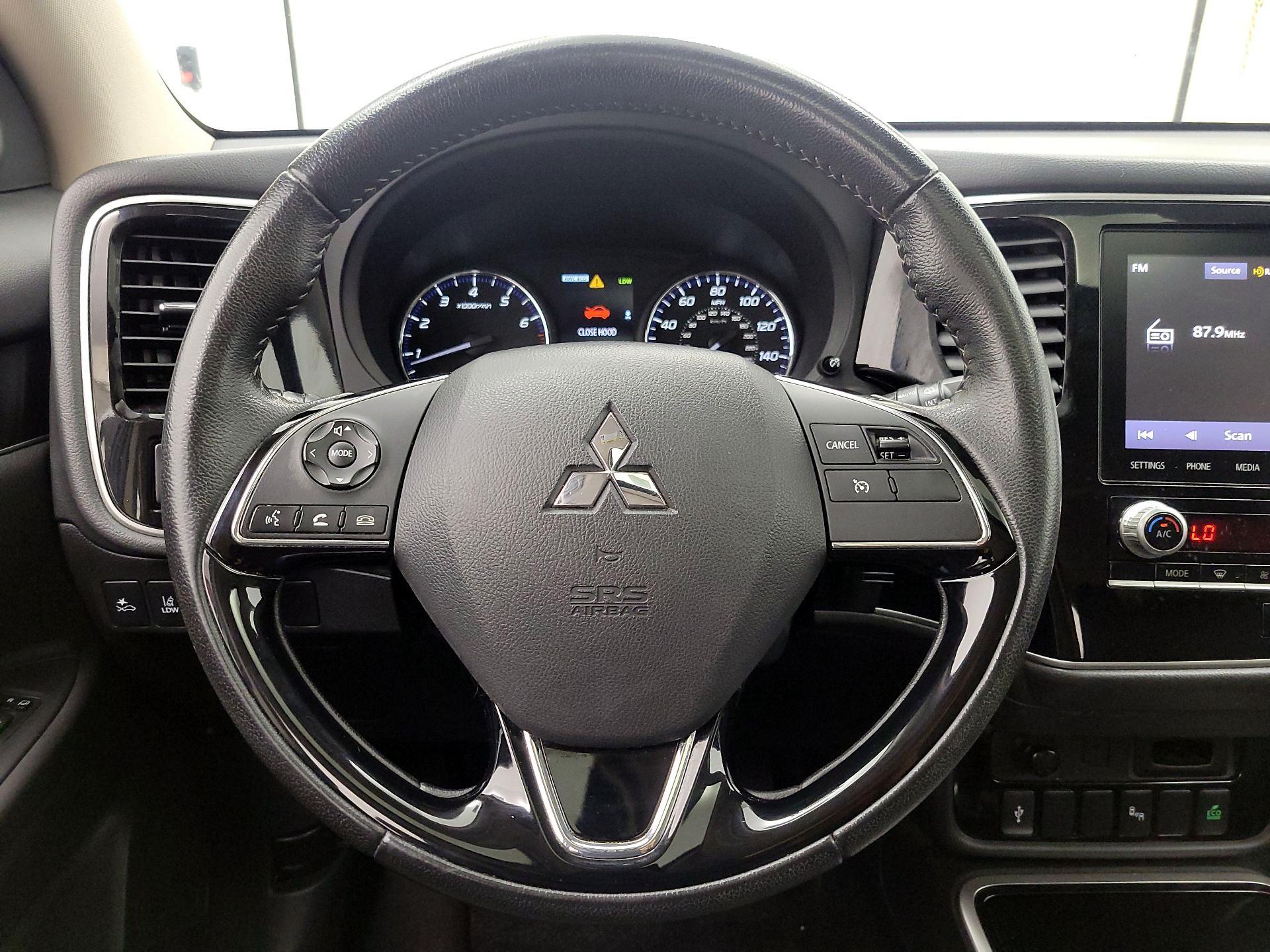 Thumbnail: 2020 Mitsubishi Outlander - 10