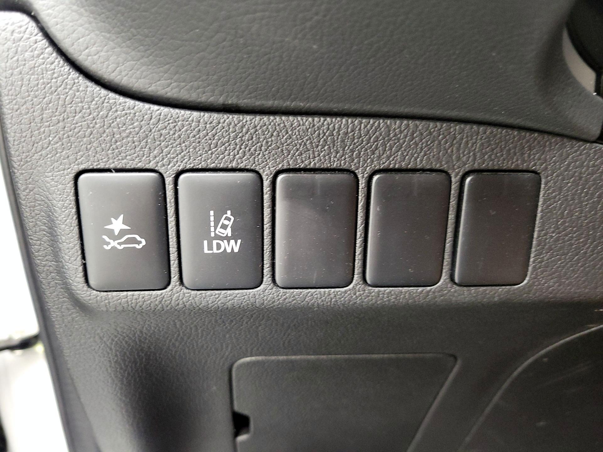 Thumbnail: 2020 Mitsubishi Outlander - 13