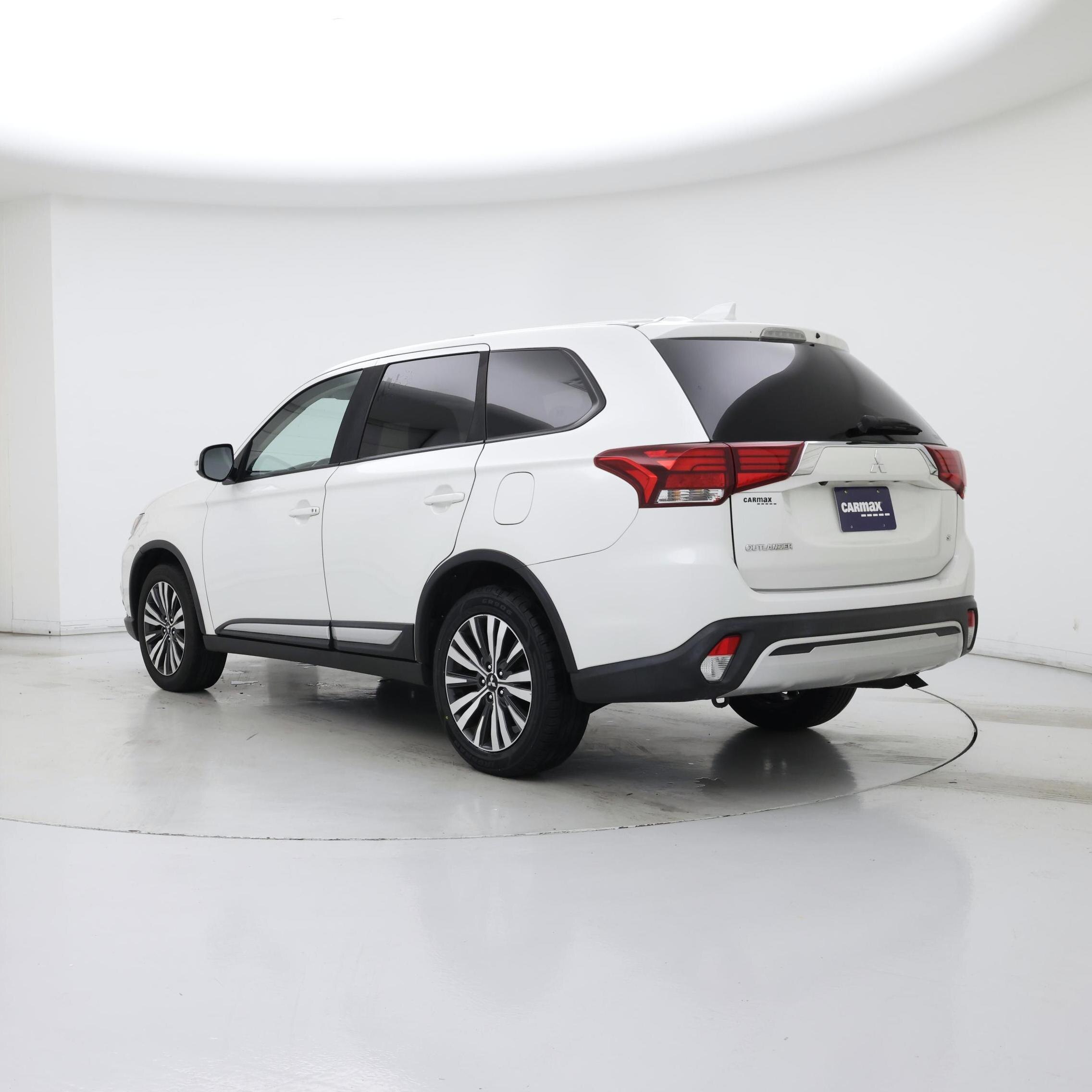 Thumbnail: 2020 Mitsubishi Outlander - 2