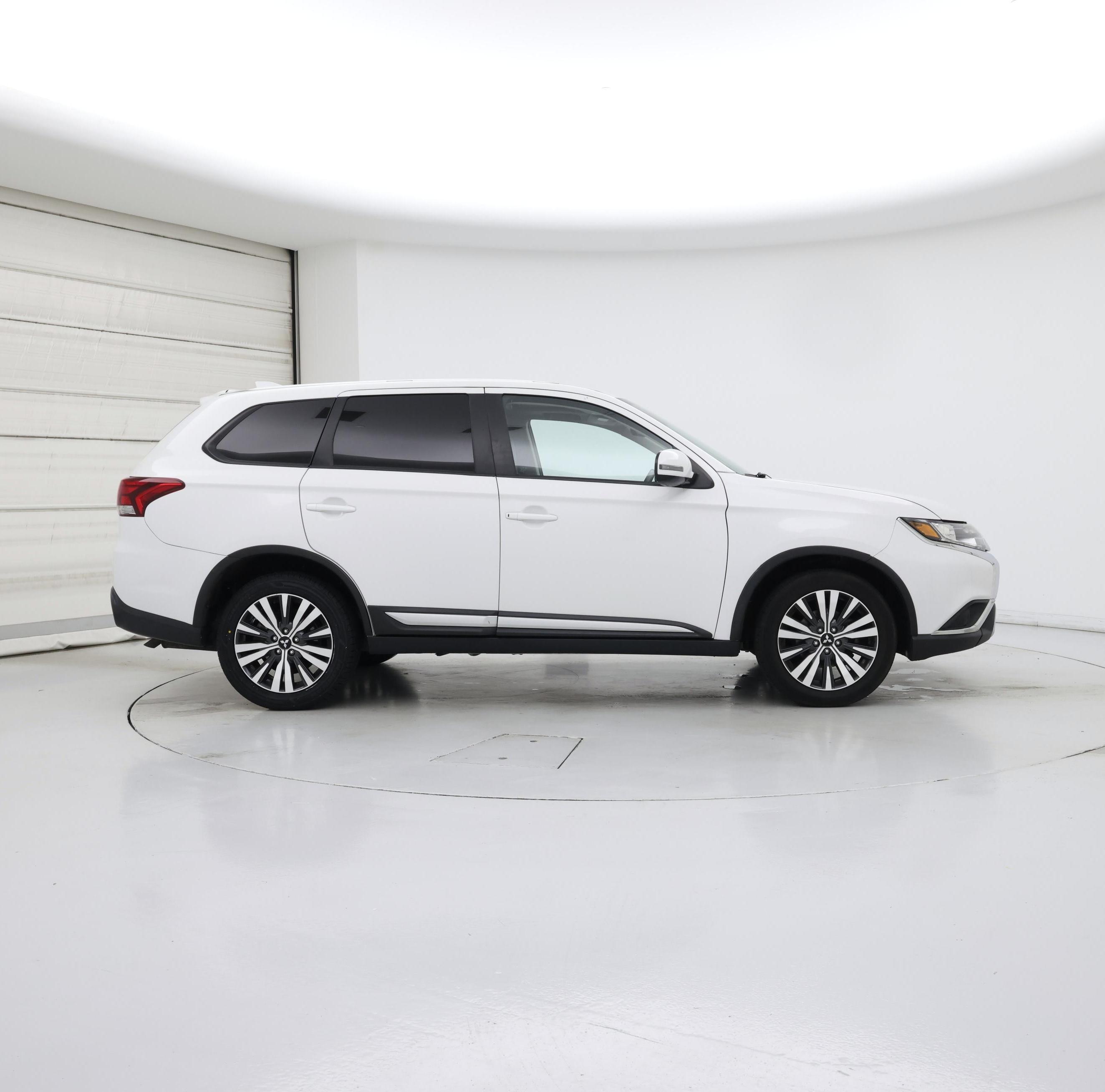 Thumbnail: 2020 Mitsubishi Outlander - 7