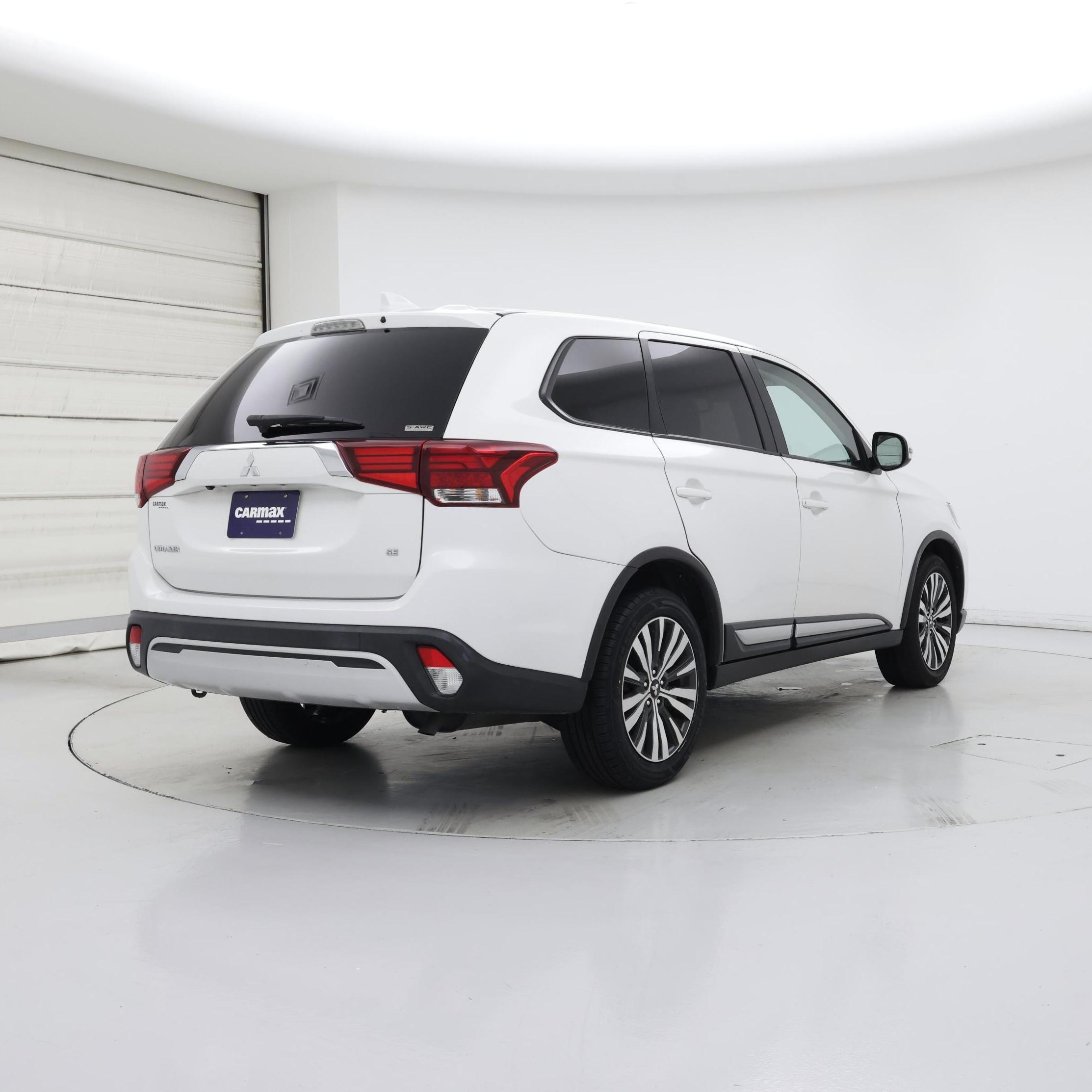 Thumbnail: 2020 Mitsubishi Outlander - 8