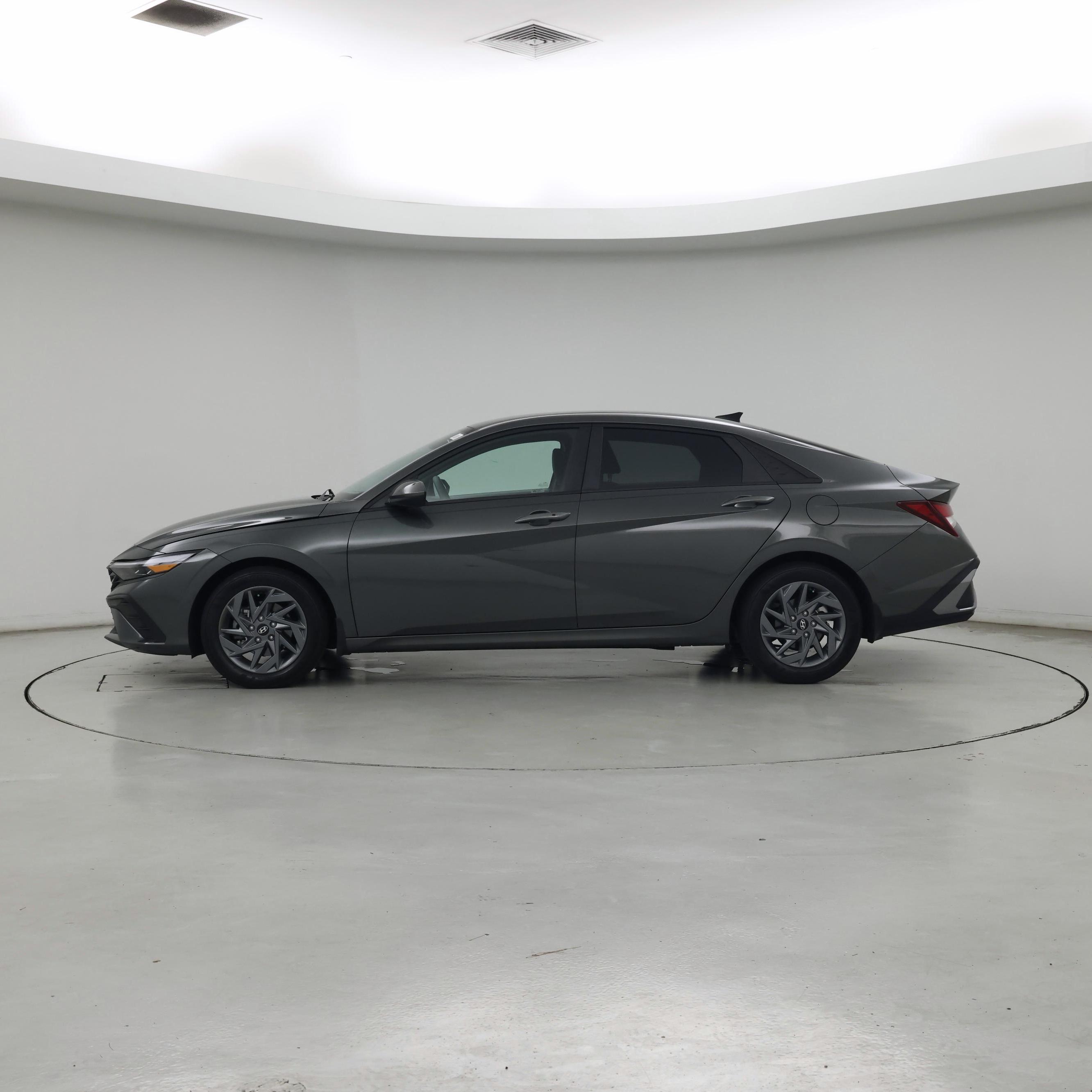 Thumbnail: 2024 Hyundai Elantra - 3