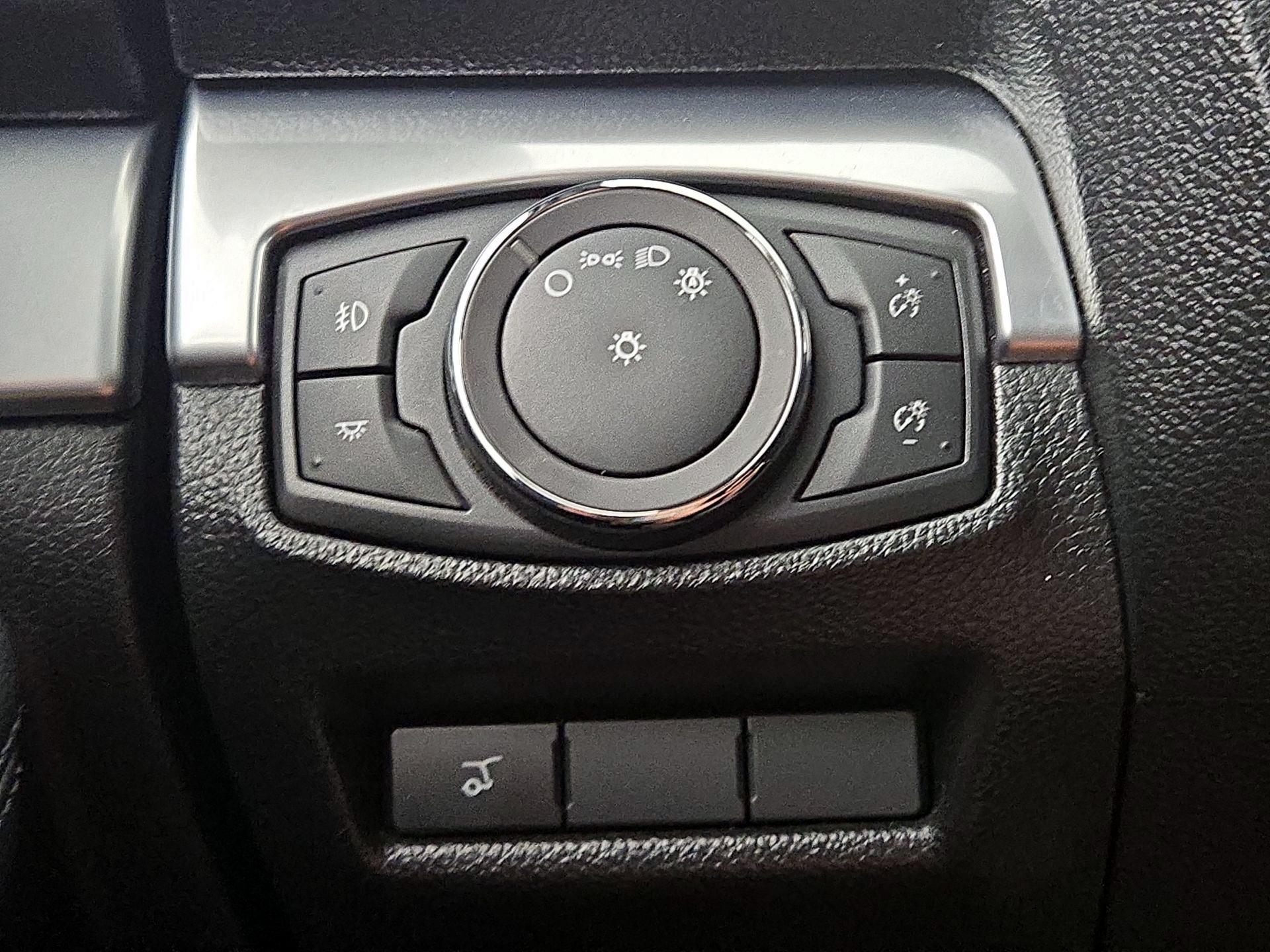 Thumbnail: 2017 Ford Explorer - 13