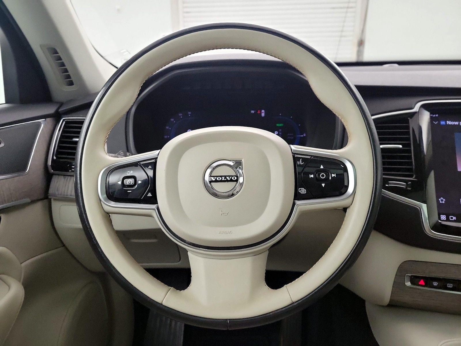 2023 Volvo XC90 Plus - Photo 11