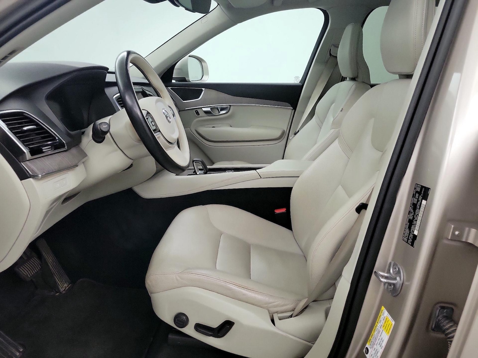 2023 Volvo XC90 Plus - Photo 12