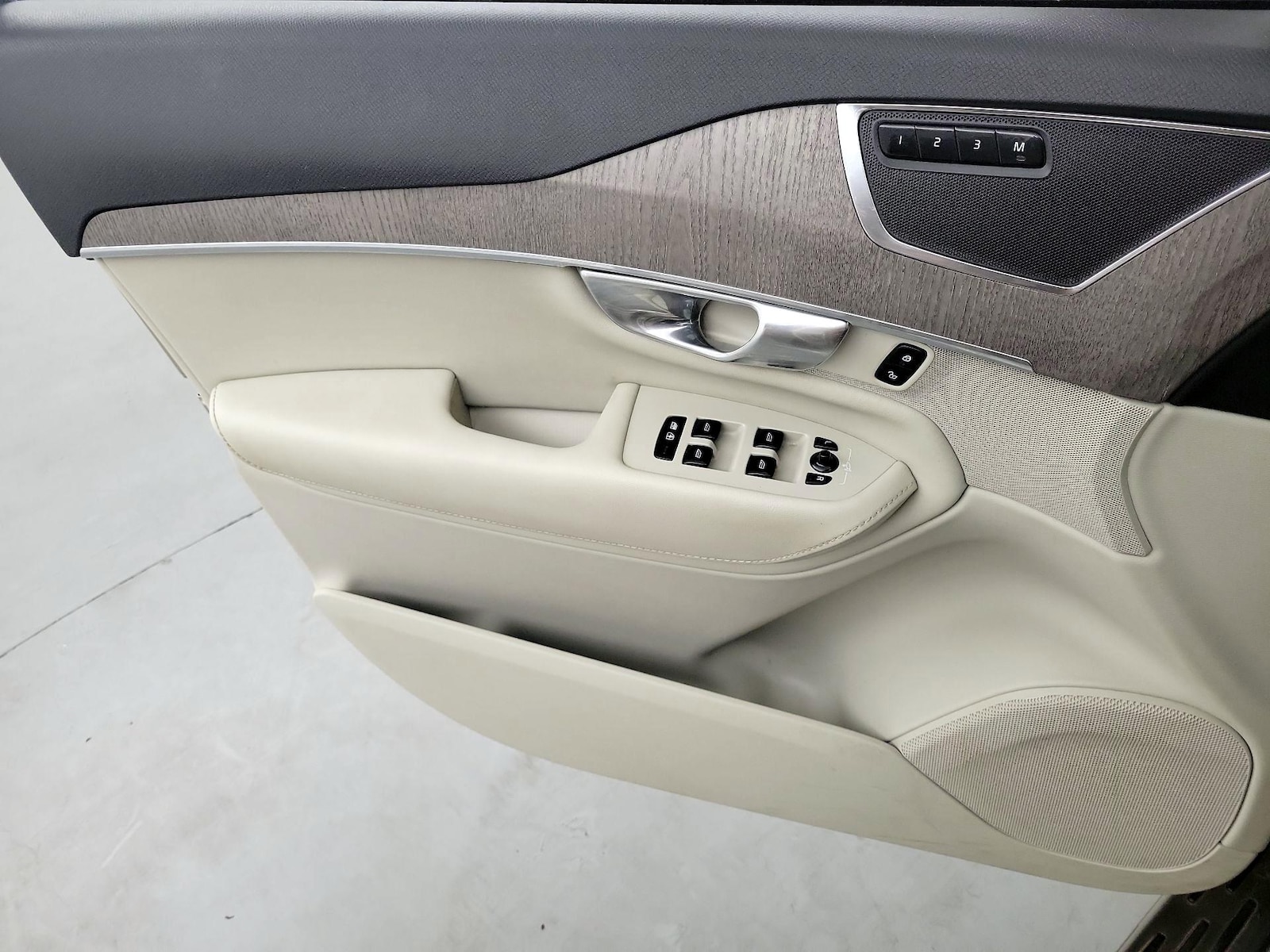 2023 Volvo XC90 Plus - Photo 13