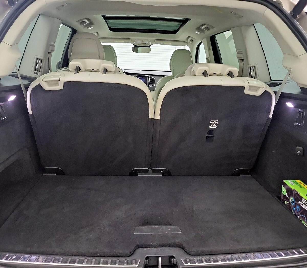 Trunk/Cargo (Seats Up)