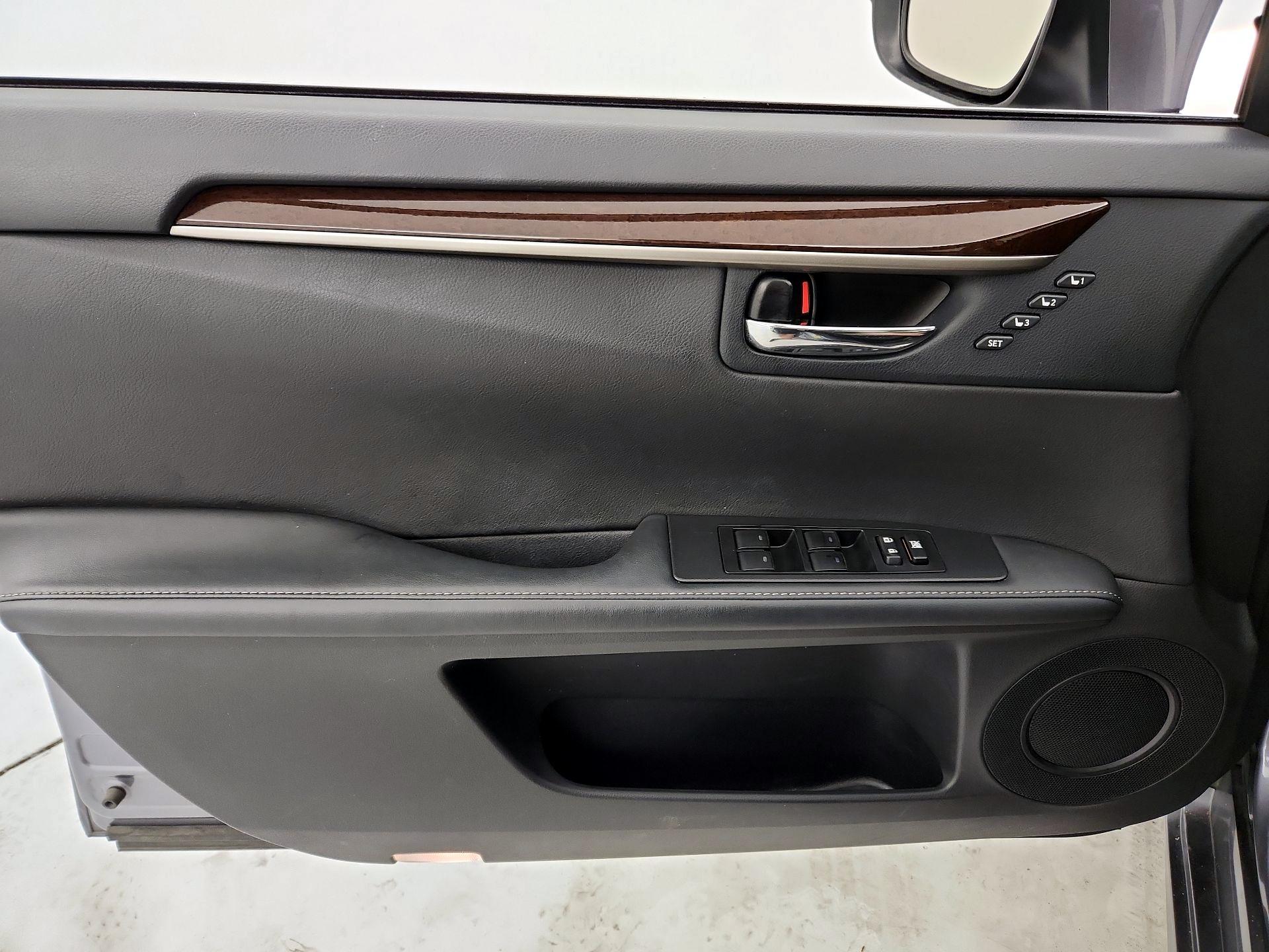 Thumbnail: 2014 Lexus ES - 12