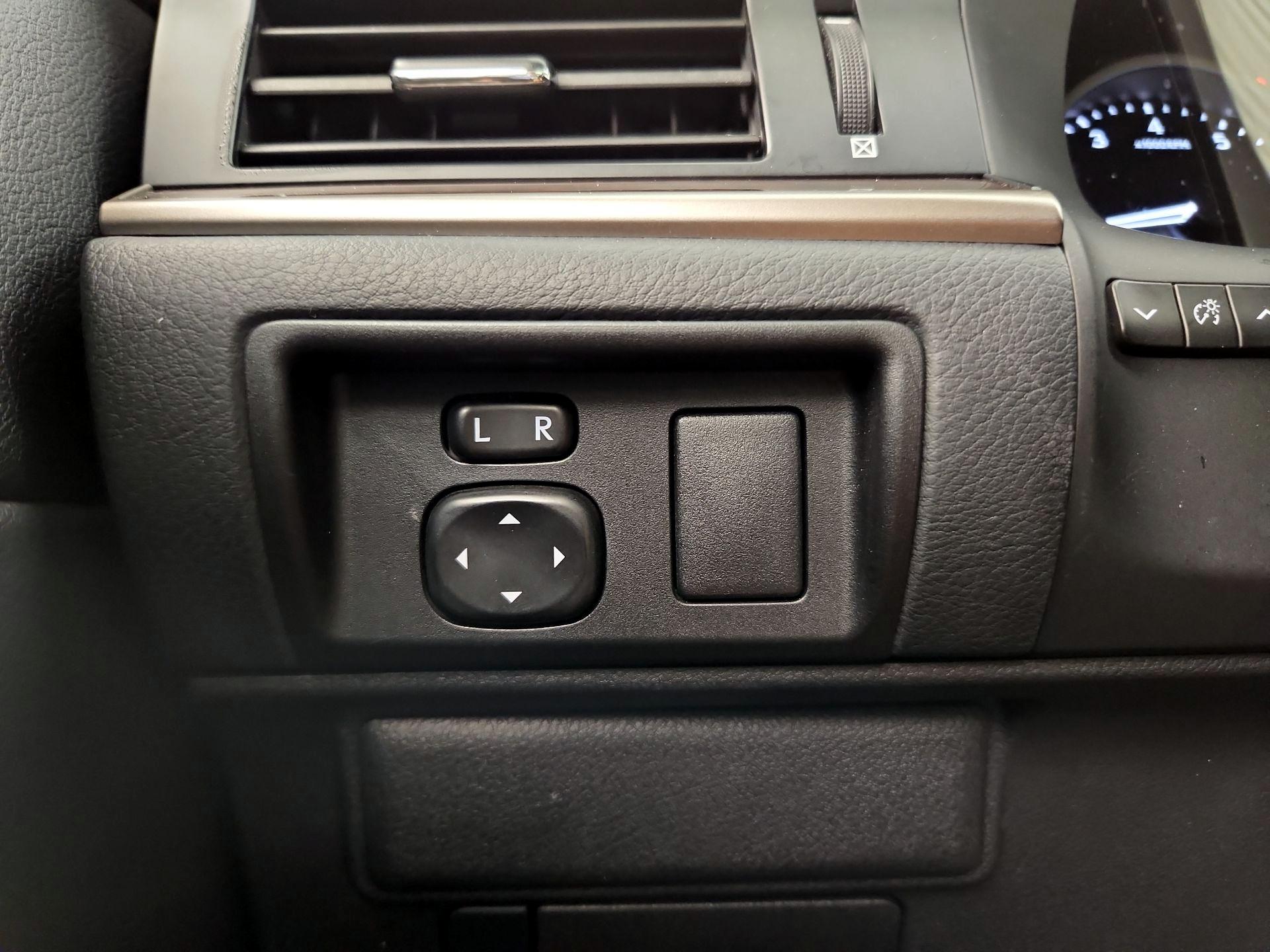 Thumbnail: 2014 Lexus ES - 13