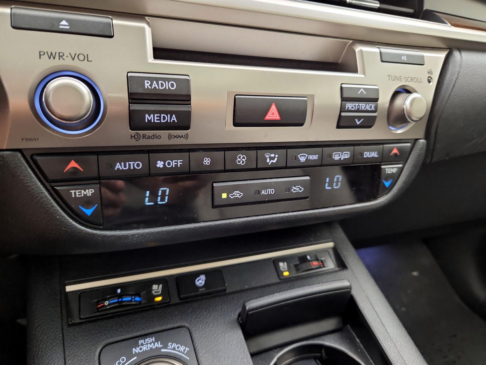 Thumbnail: 2014 Lexus ES - 16