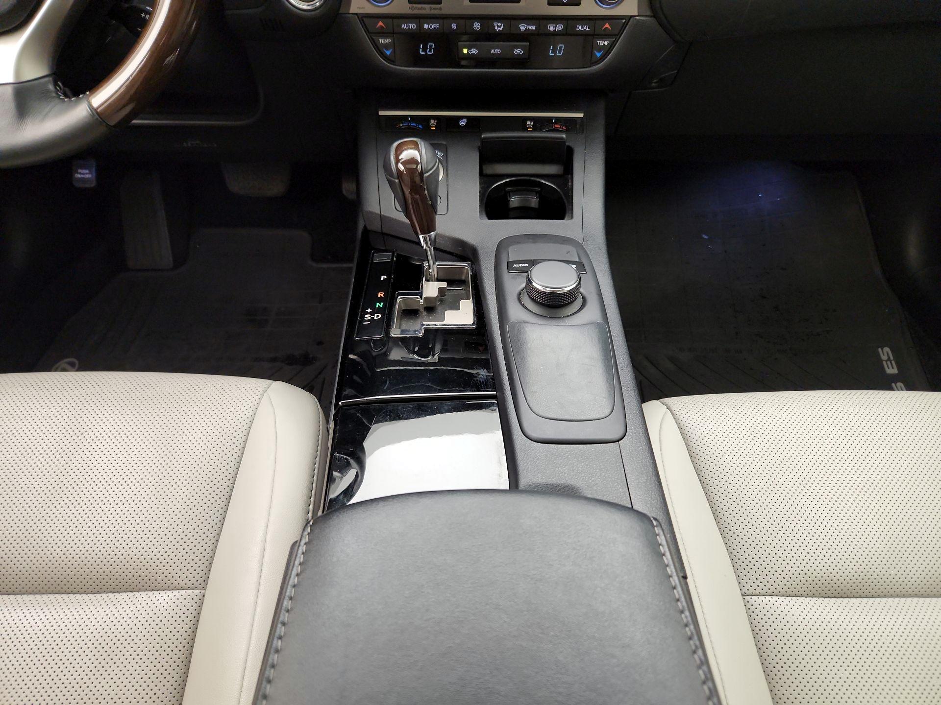 Thumbnail: 2014 Lexus ES - 17